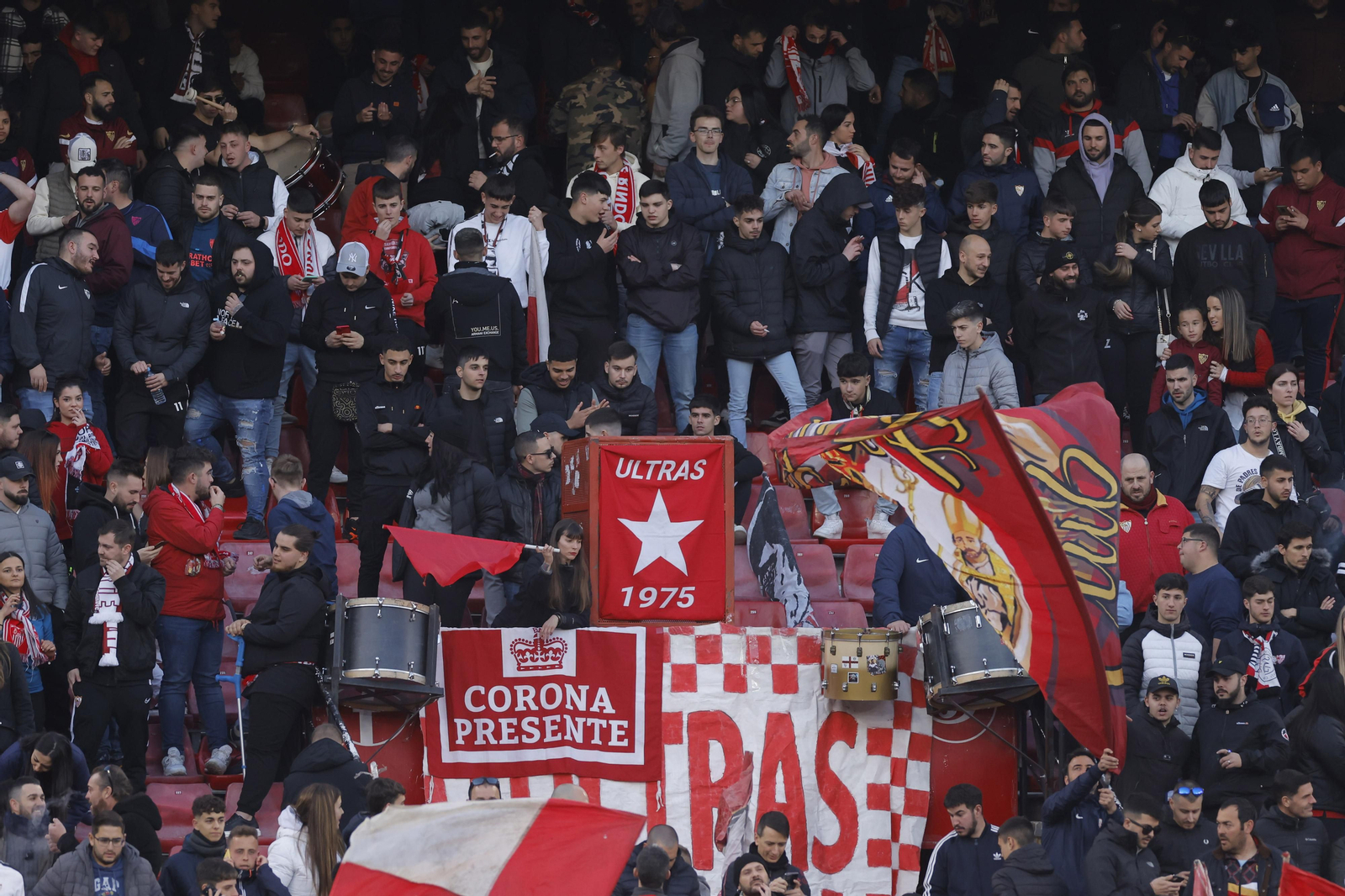 Búscate en las fotos del Sevilla-Elche