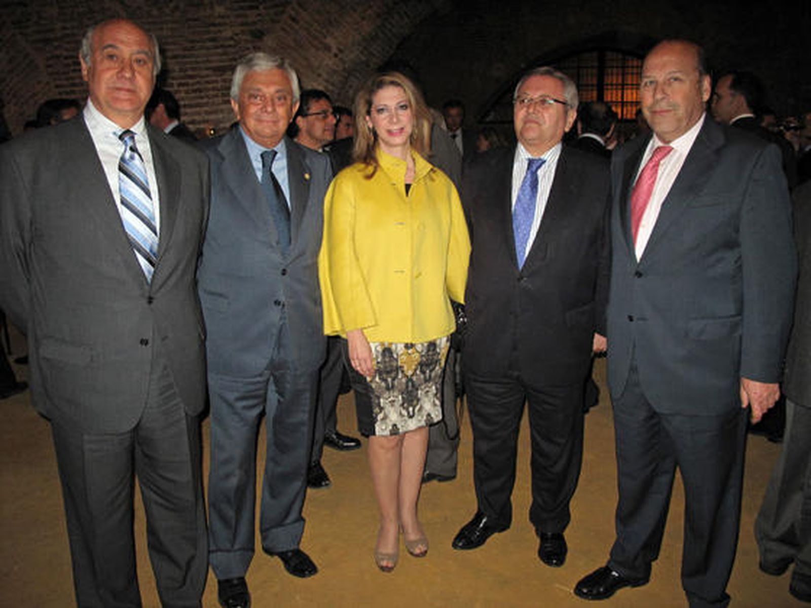 Ramón Valencia, gerente de la empresa Pagés; Francisco Herrero, presidente de la Cámara de Comercio de Sevilla; Ángeles Márquez, de la Consejería de Empleo; Manuel Ruiz, de Caja Madrid, y Federico Muela, vicepresidente de la CEA. / Victoria Ramírez