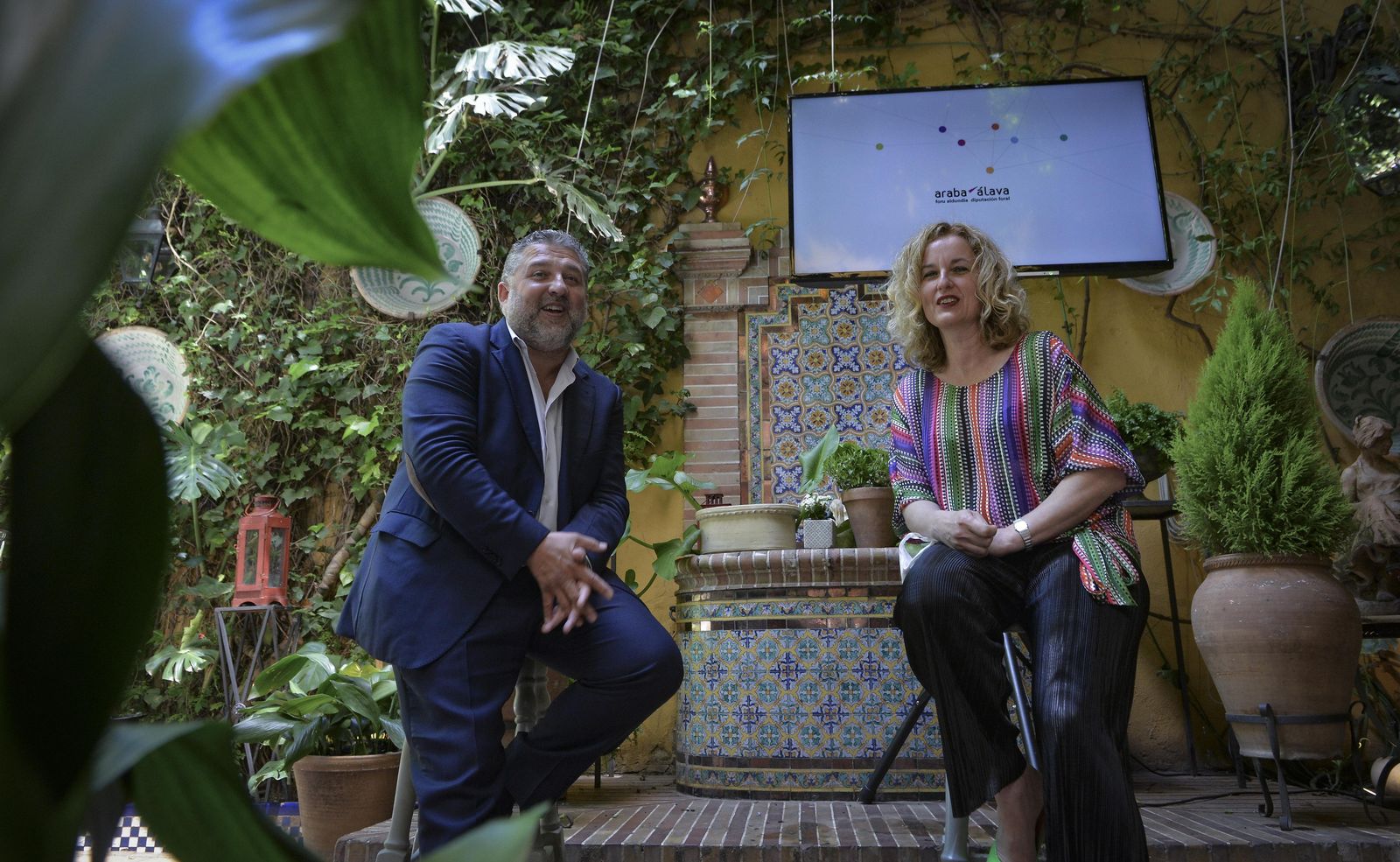 Fernando Valmaseda y Cristina González durante el acto celebrado en el establecimiento sevillano.