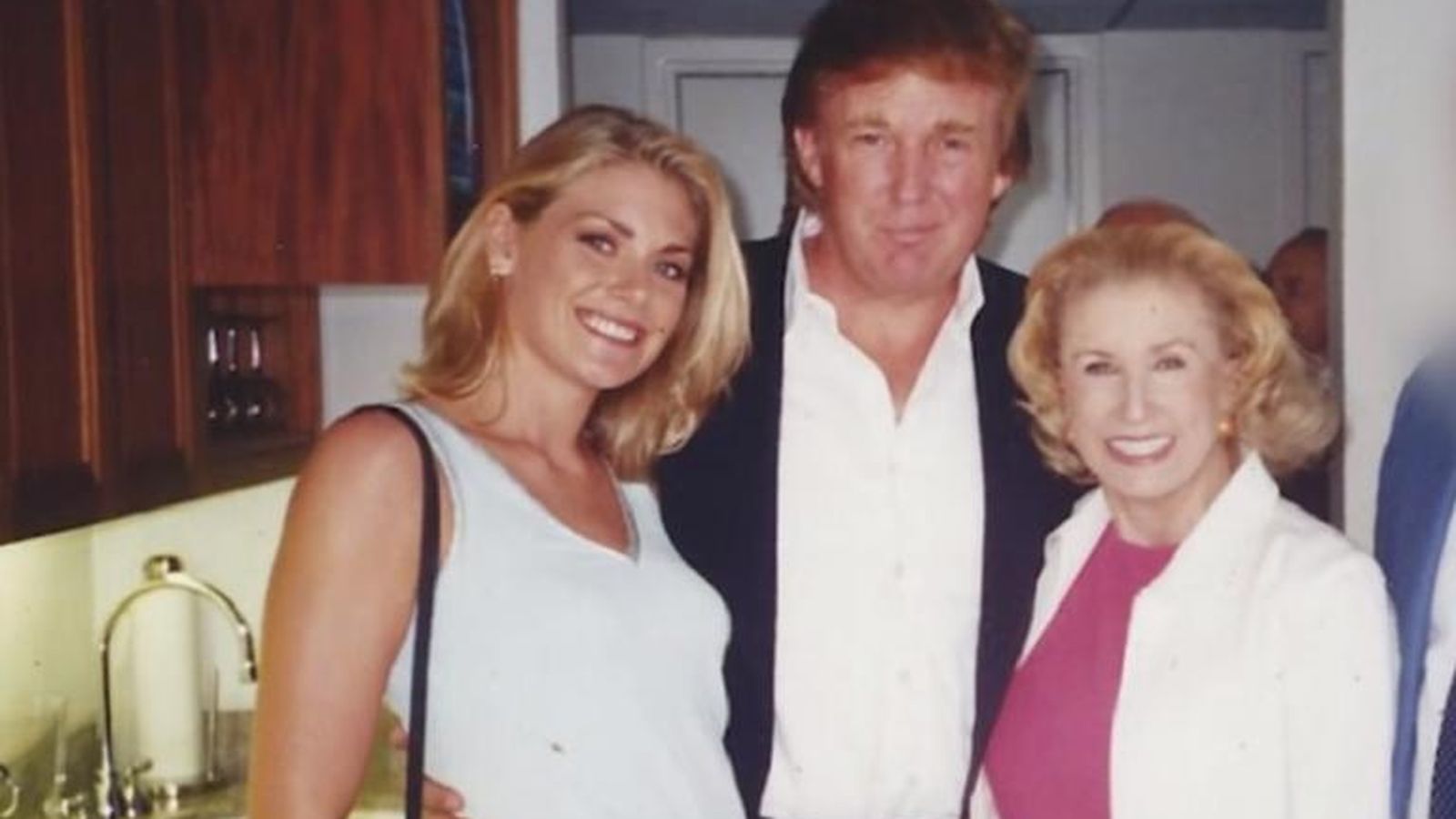 Donald Trump, junto a la modelo Amy Dorris (izquierda), en los años 90.