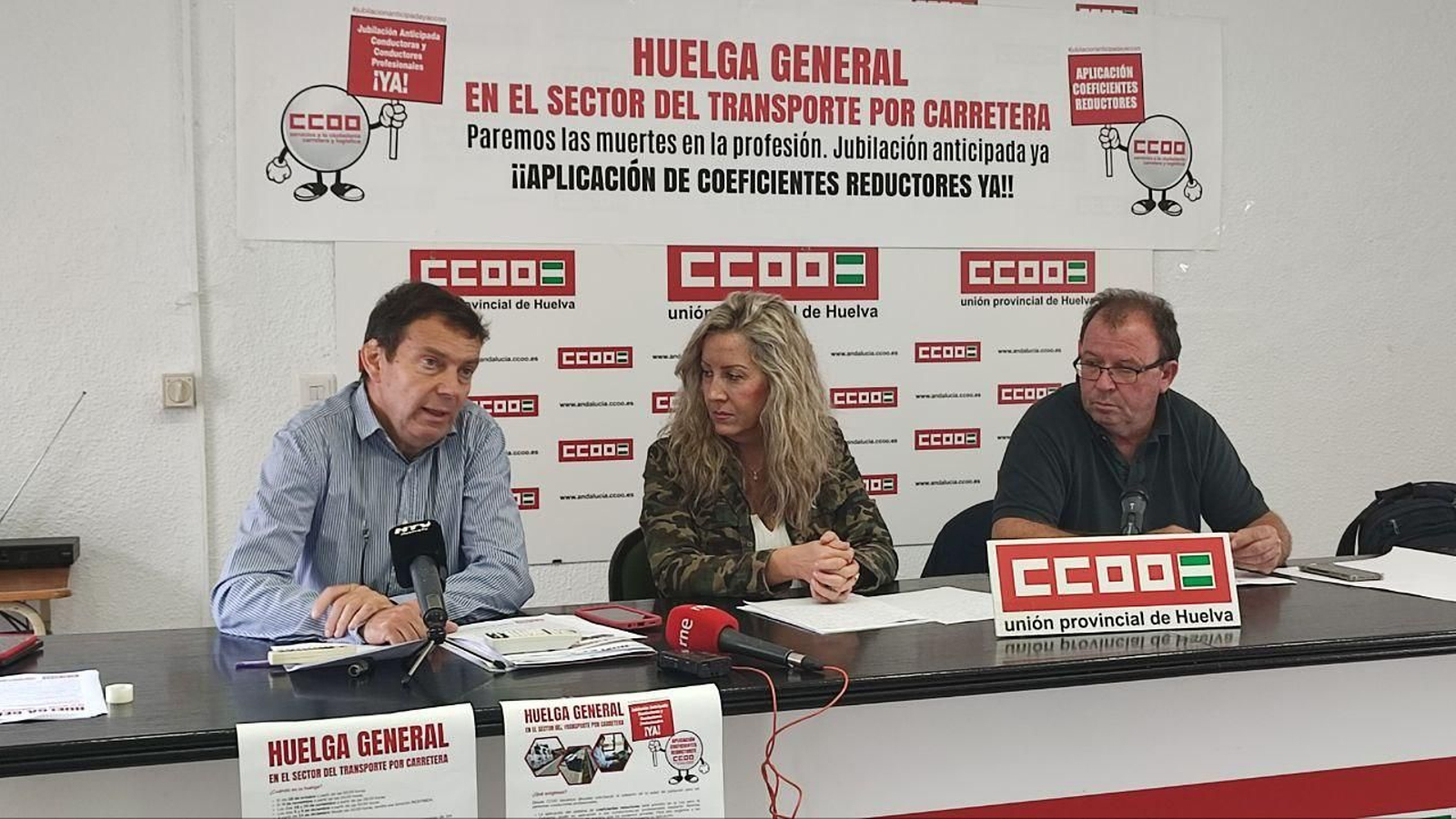 Rueda de prensa de los representantes de CCOO para anunciar la convocatoria de huelga.