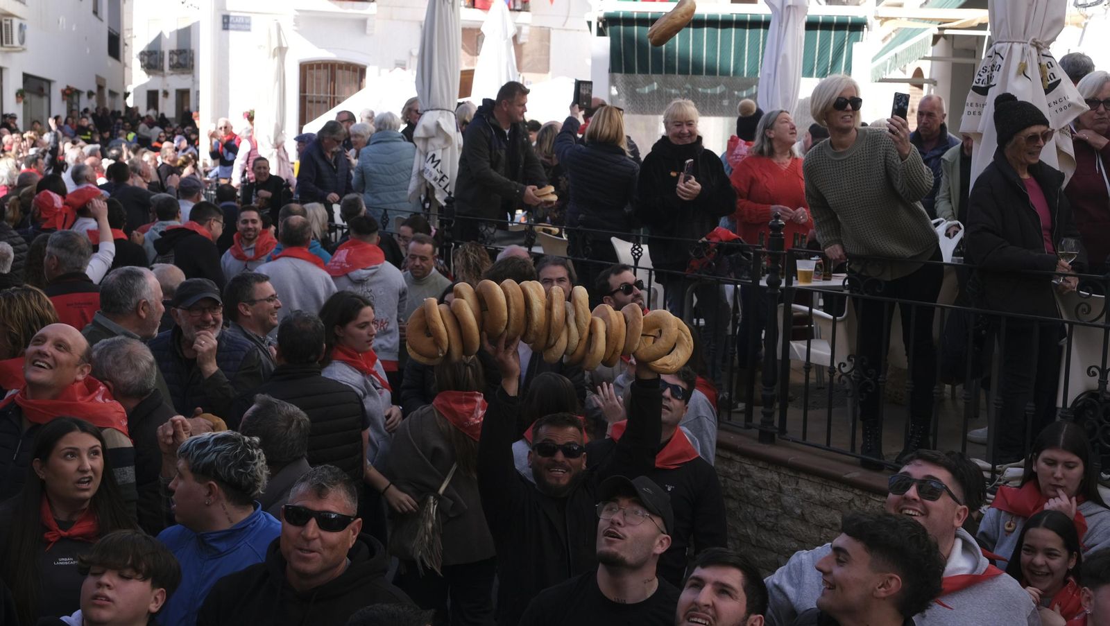 Procesión de San Sebastián y tirada de roscos en Lubrín, en imágenes