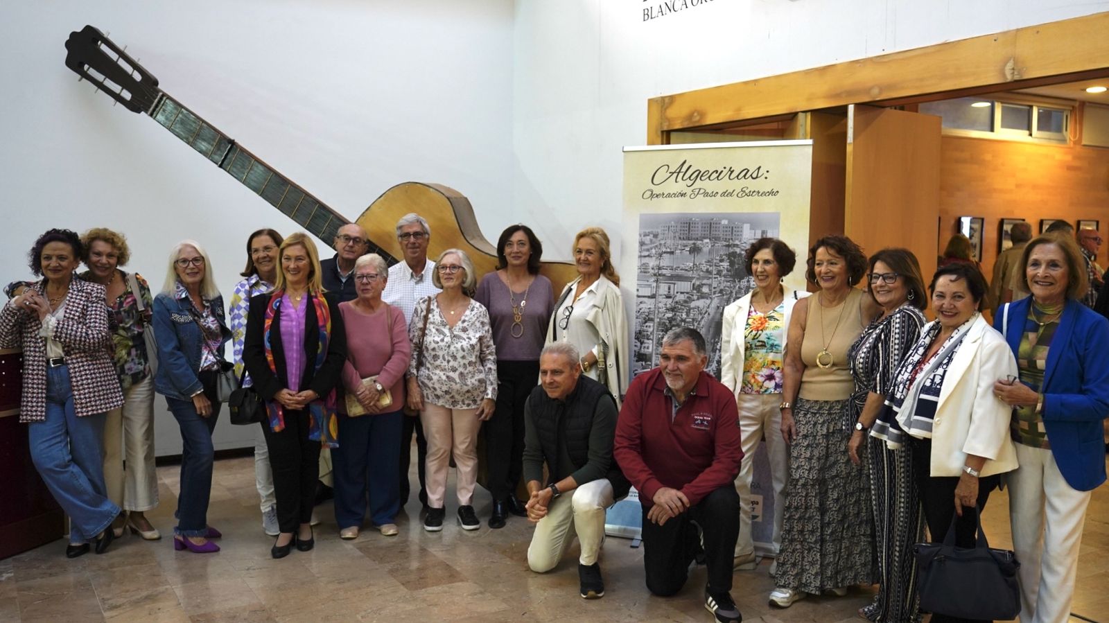Fotos de la exposición de fotos históricas de Miguel Ángel del Águila sobre la OPE, en la José Luis Cano