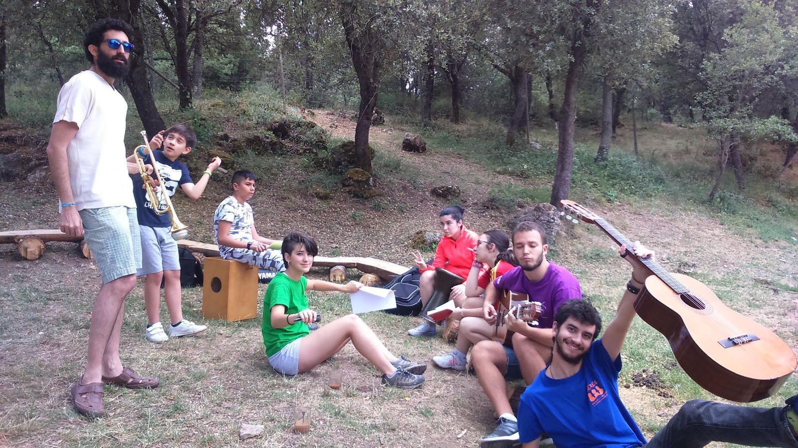 La música es una parte fundamental de Aderes; no faltan los instrumentos y el baile.