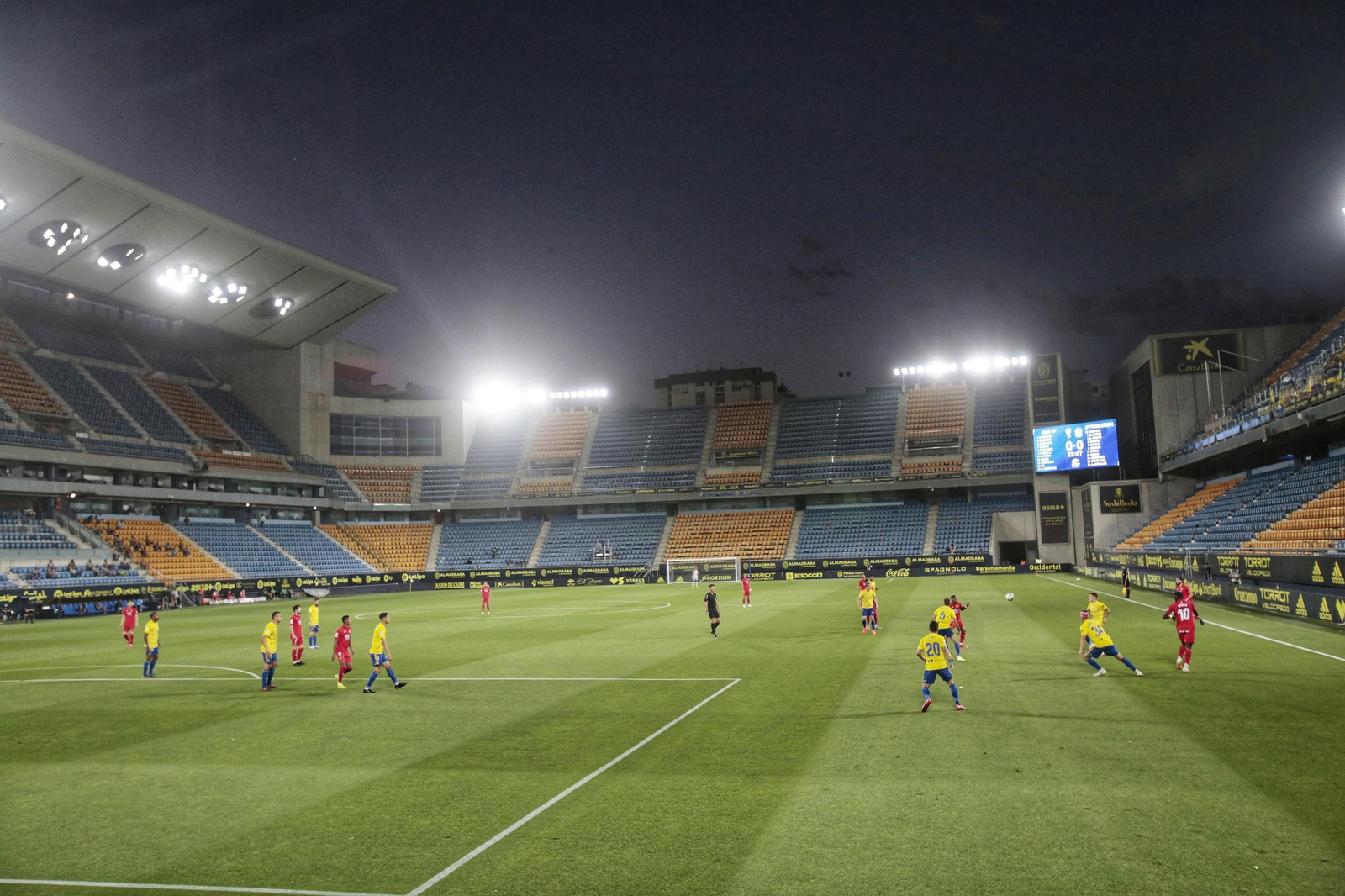 Estadio Carranza sin público durante el partido entre el Cádiz y el Fuenlabrada.