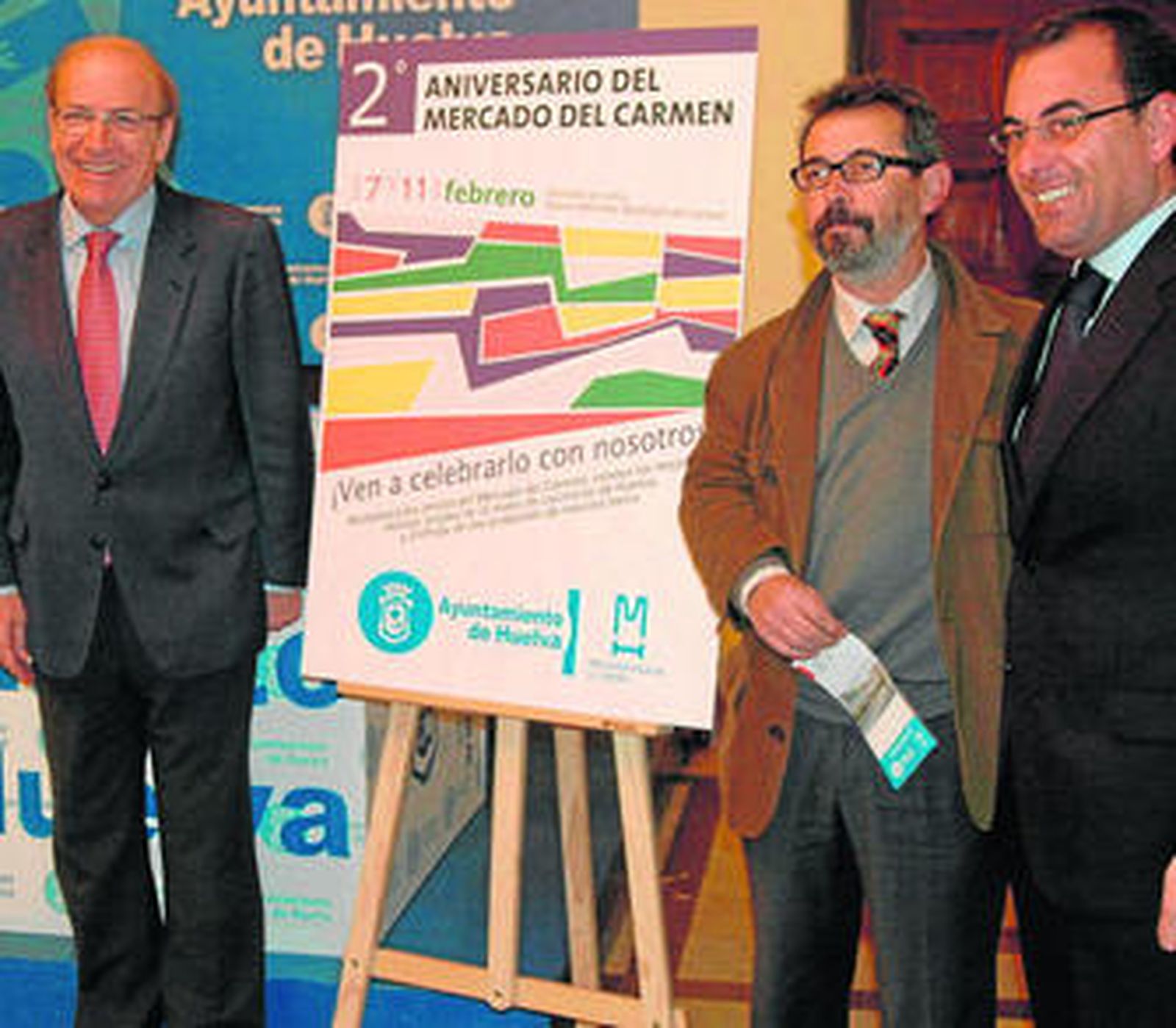 Pedro Rodríguez -izquierda-, con el gerente del mercado, José Quintero y el concejal de Comercio, Ángel Sánchez.