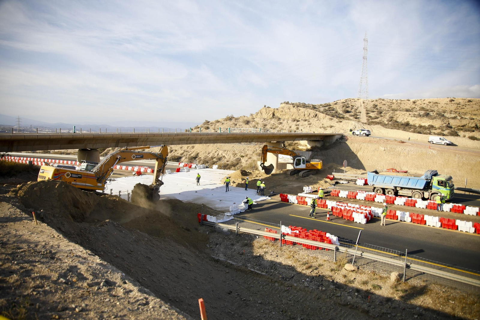 Imágenes del corte total en la A-7 de Almería