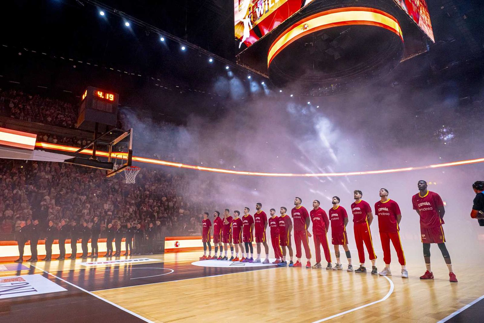 Mario Saint-Supéry, con España.