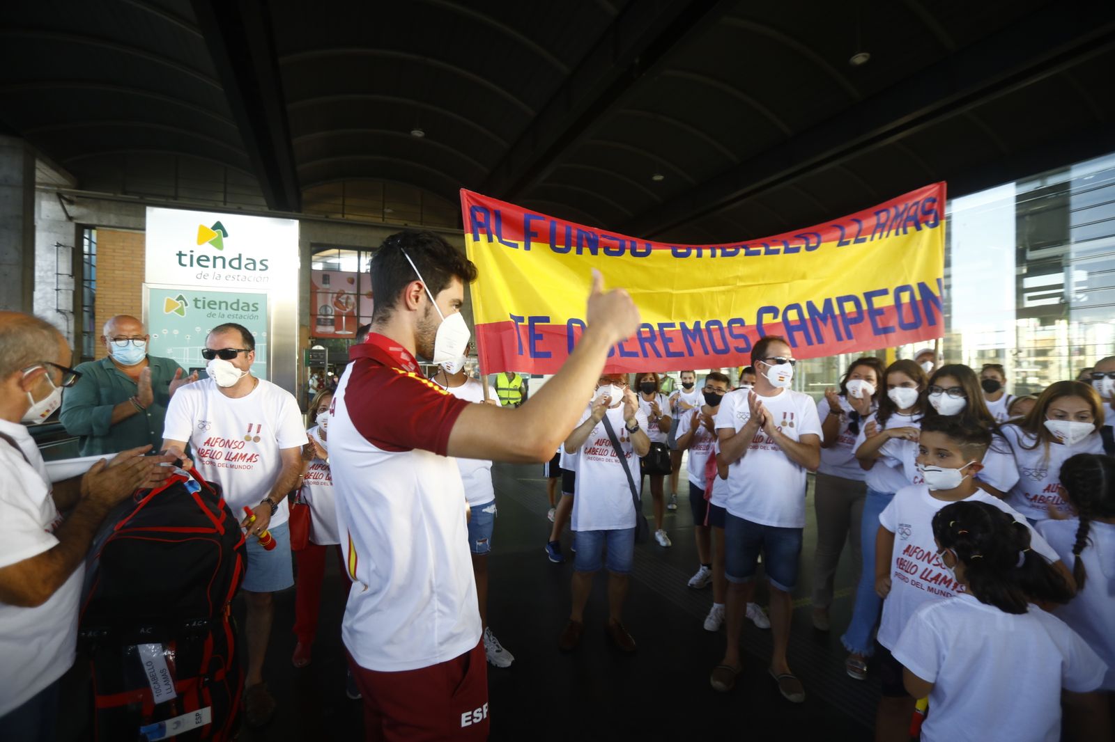 El recibimiento a Alfonso Cabello en Córdoba, en imágenes