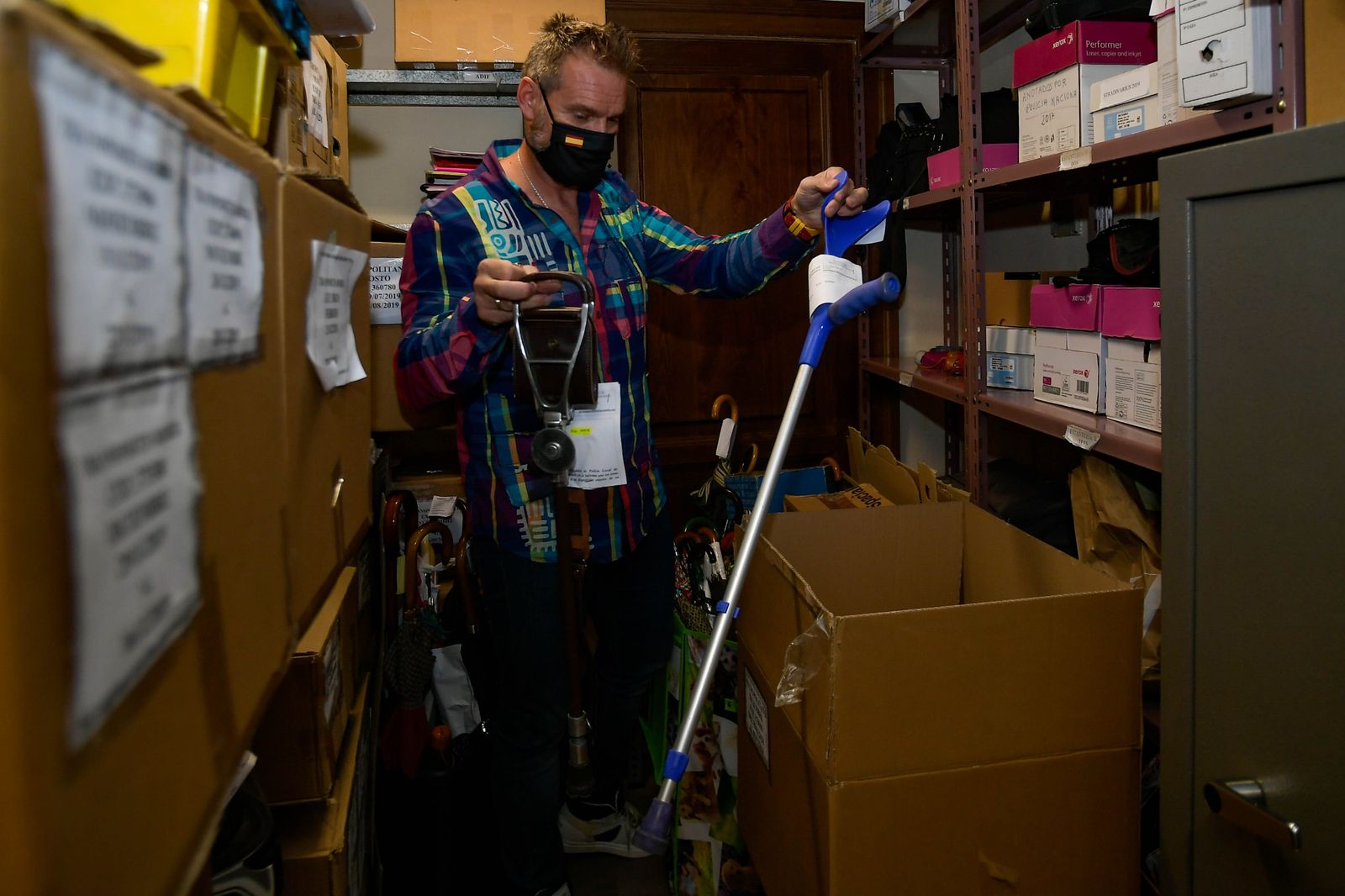 Muletas y todo tipo de objetos