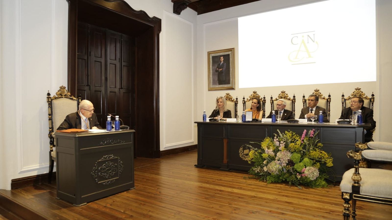 Acto de entrega de la Medalla de Honor de la RAJYL de Granada a Andrés Tortosa
