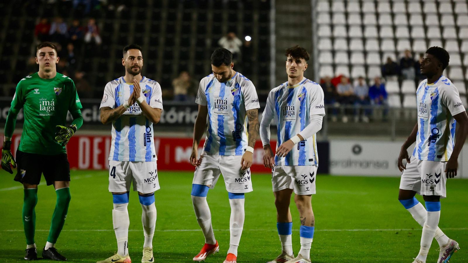 Las fotos del CD Estepona - Málaga CF de Copa del Rey