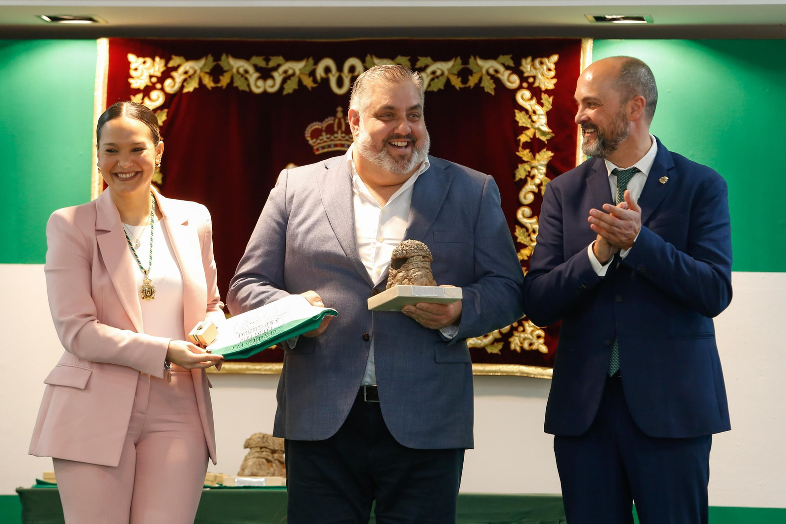 Fotos de la entrega de los reconocimientos por el Día de Andalucía en Los Barrios