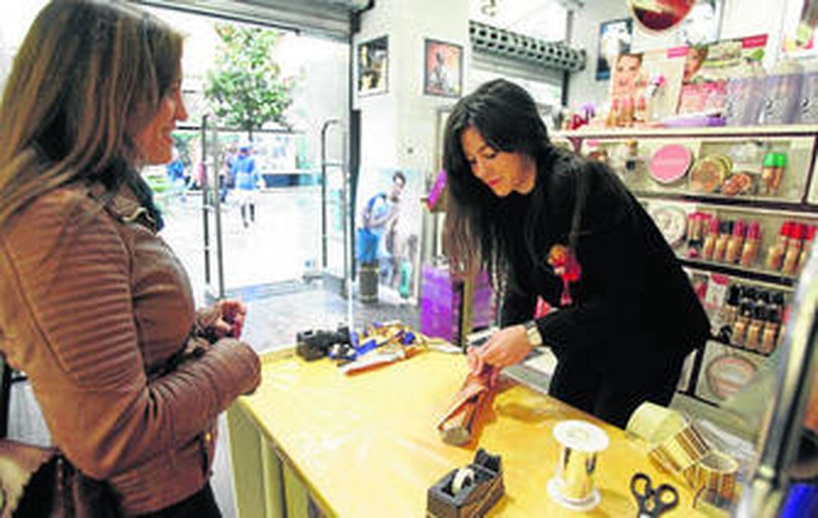 La mayoría de los jóvenes que sí trabajan tienen contratos temporales y precarios.