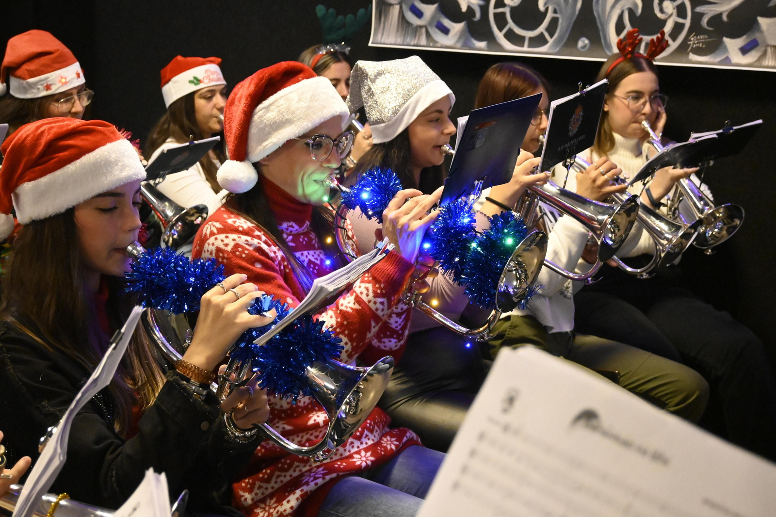 Ensayo preparatorio de la AM Santa Cruz para la cabalgata de Reyes Magos, en Imágenes