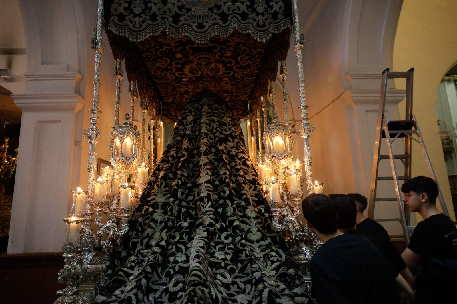 Las imágenes de la salida de Vera-Cruz en Cádiz en la Semana Santa 2023