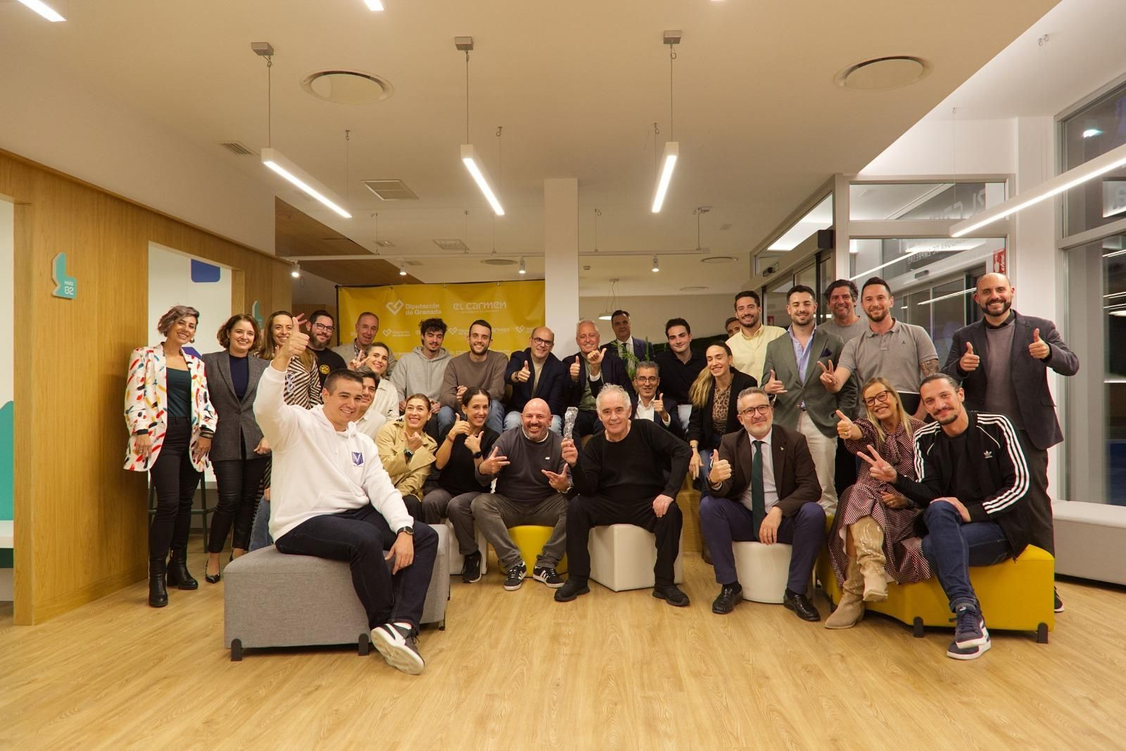 Imagen del encuentro entre los proyectos de la incubadora y el chef Ferrán Adrià