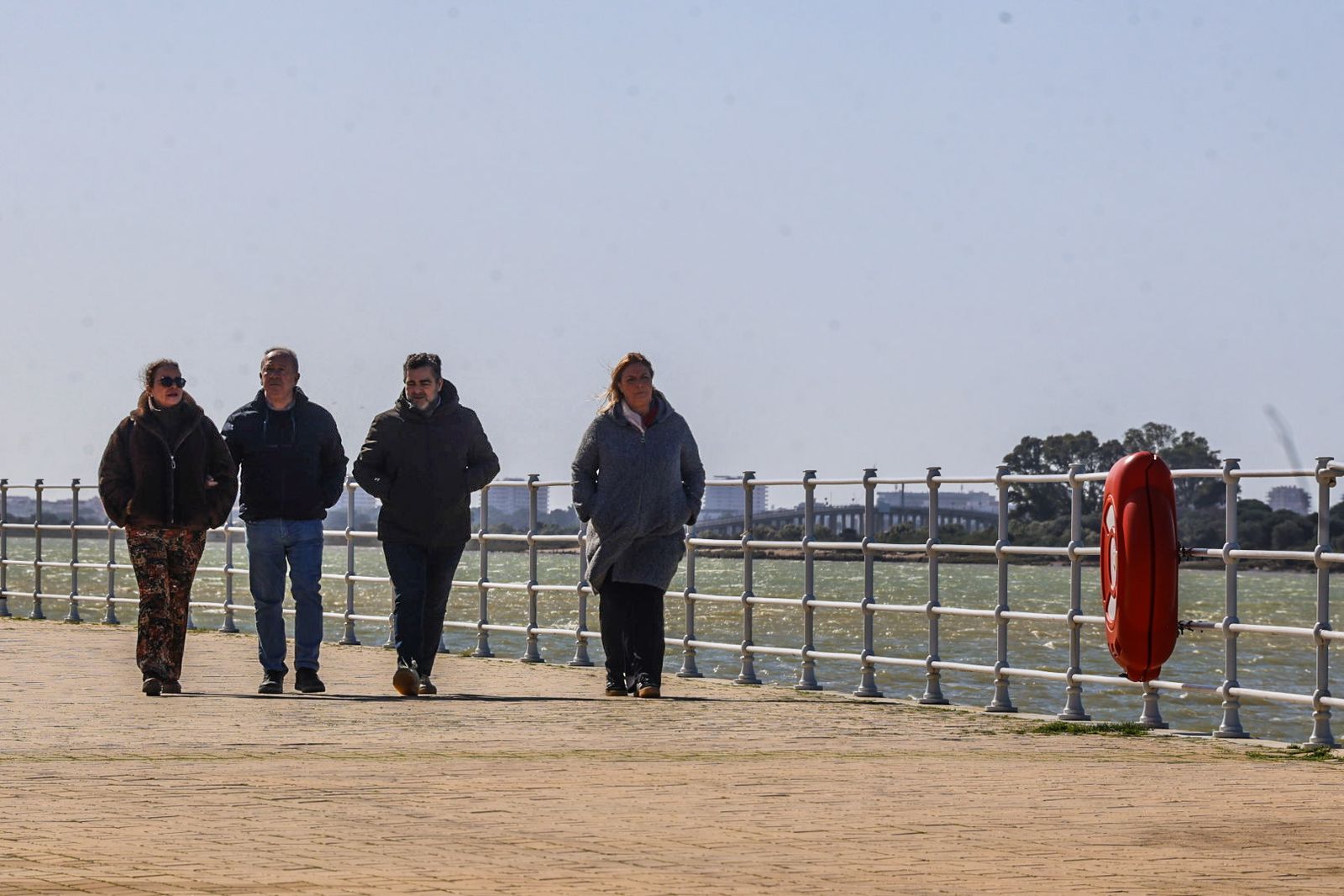 Fotografías de ambiente de la fría mañana en la ciudad