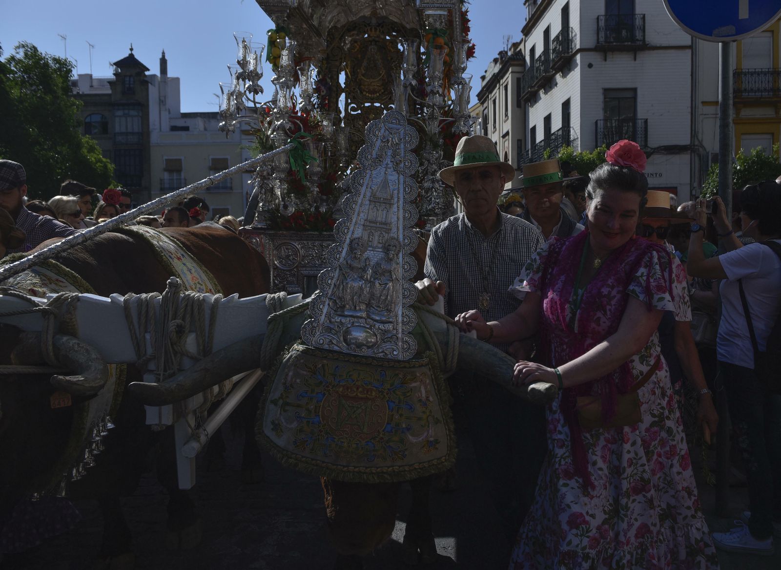 La salida de la Hermandad del Rocío de Triana, en imágenes