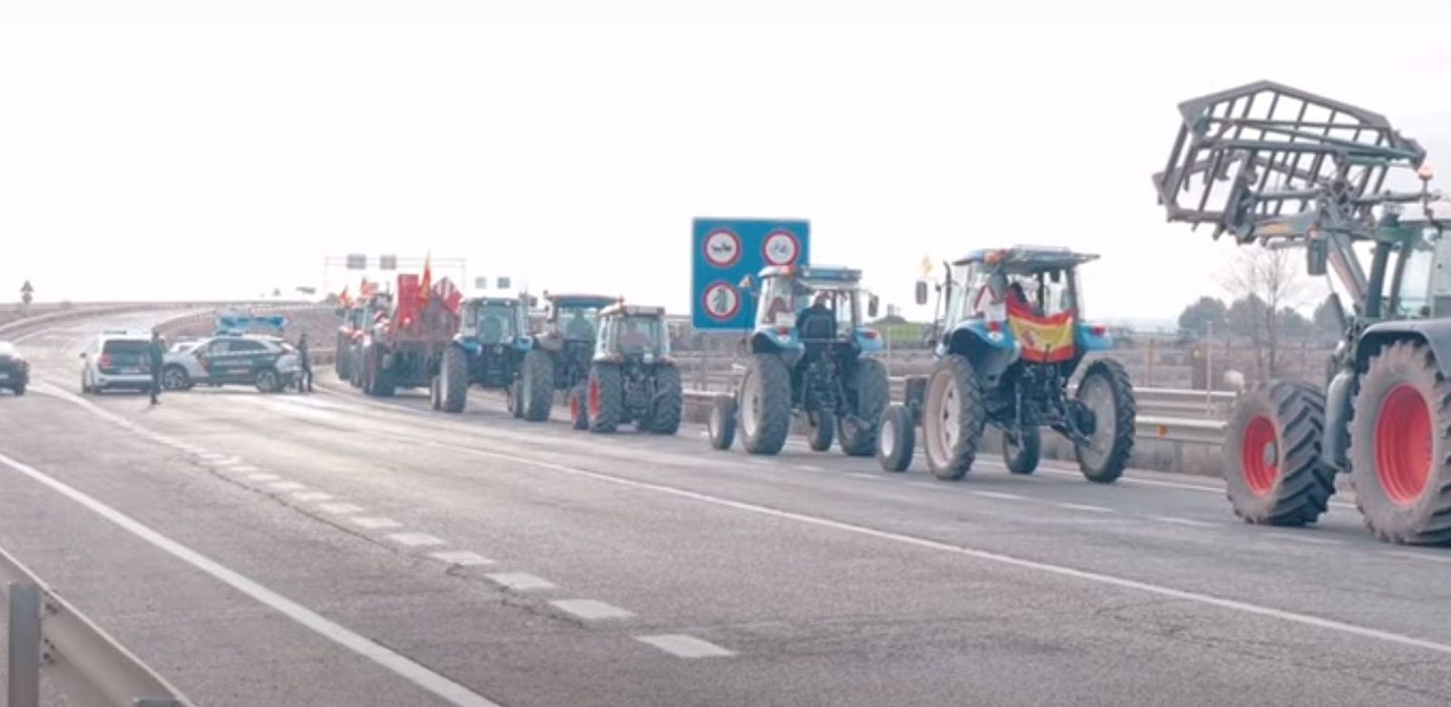 Las imágenes de la tractorada por las carreteras españolas: el campo para las principales vías