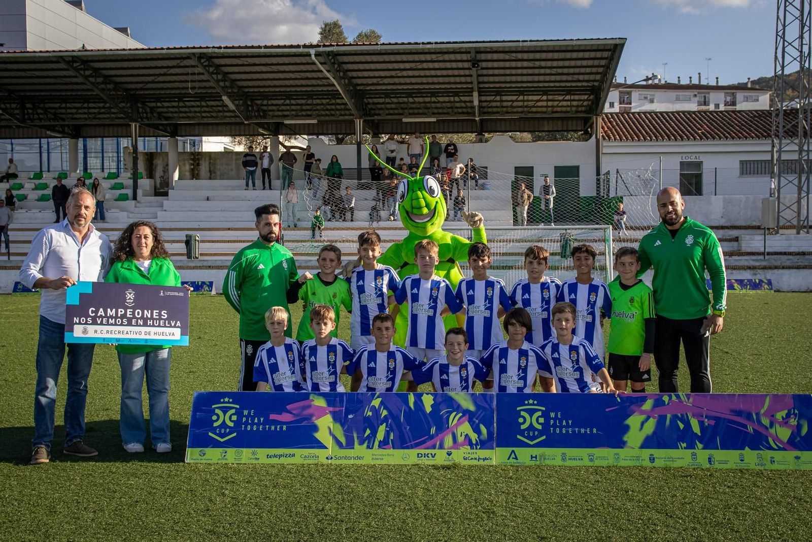 Los jugadores del Recre tras conseguir su clasificación para la fase final de la Gañafote Cup. Los jugadores del Recre tras conseguir su clasificación para la fase final de la Gañafote Cup.