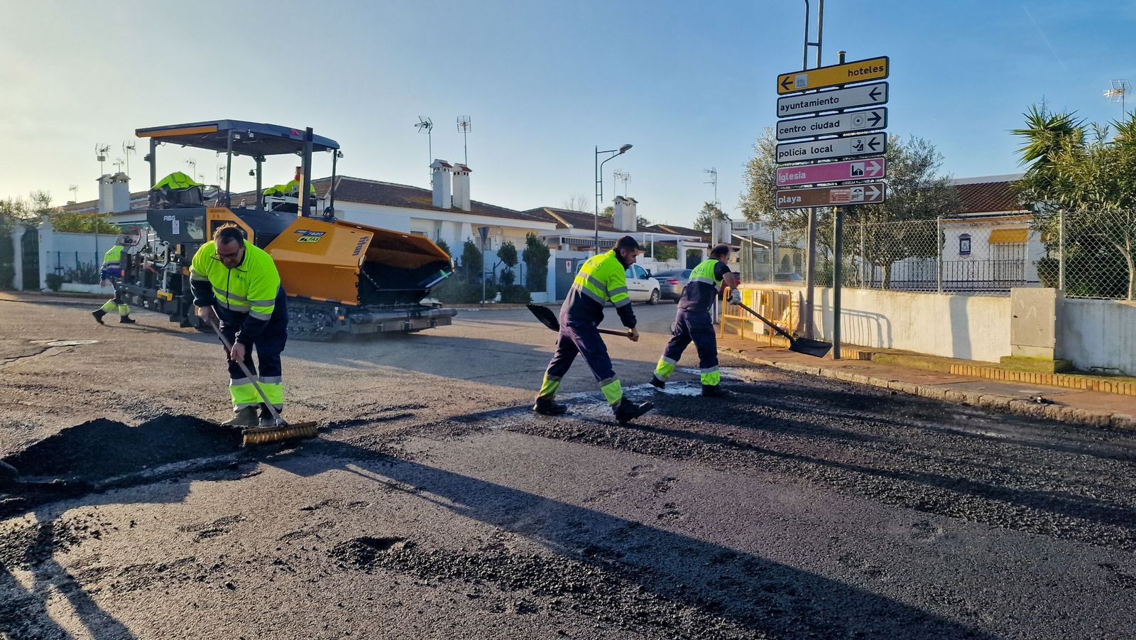 Inicio del Plan de Asfaltado de Matalascañas.