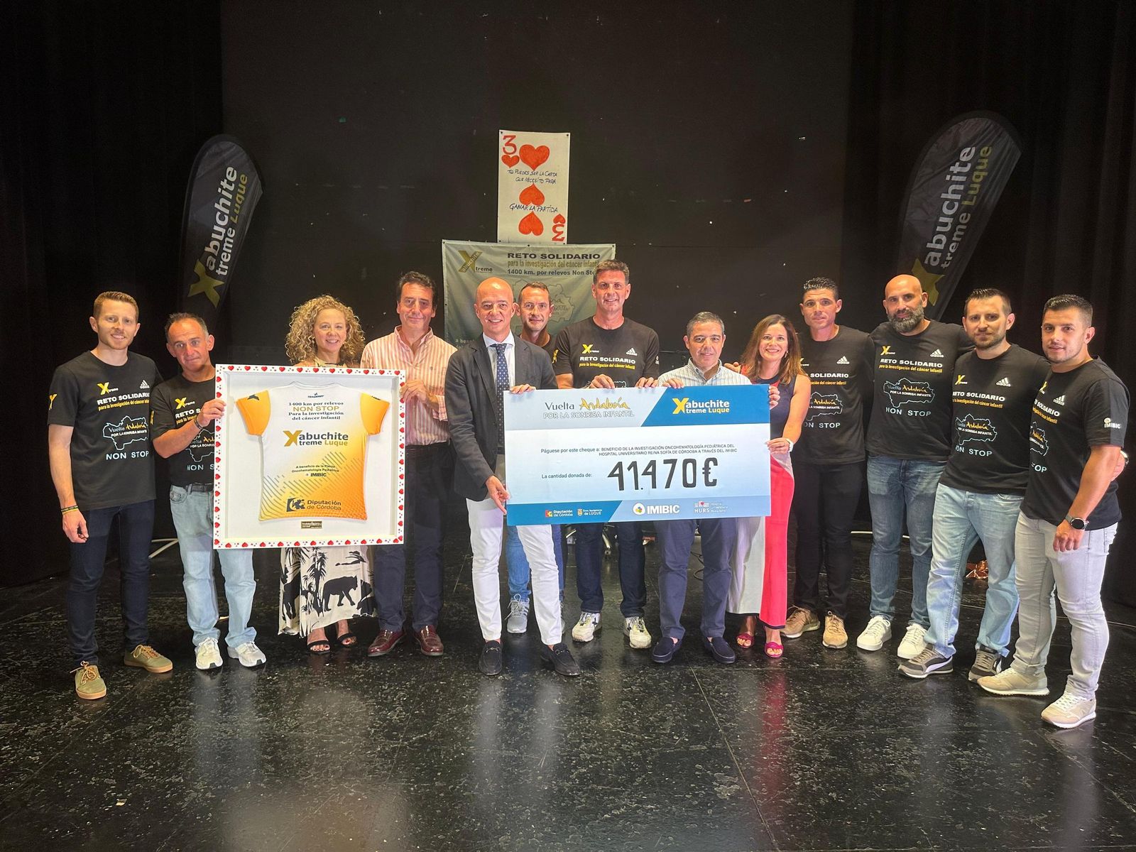 Entrega del cheque por parte del Club Deportivo Abuchiteextreme.