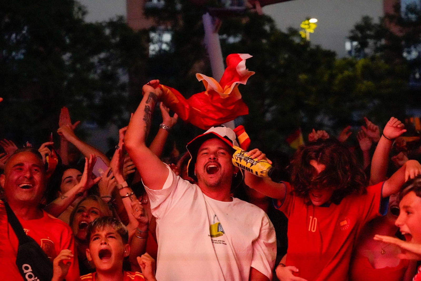 Imágenes del ambiente durante la final de la Eurocopa entre España e Inglaterra Imágenes del ambiente durante la final de la Eurocopa entre España e Inglaterra