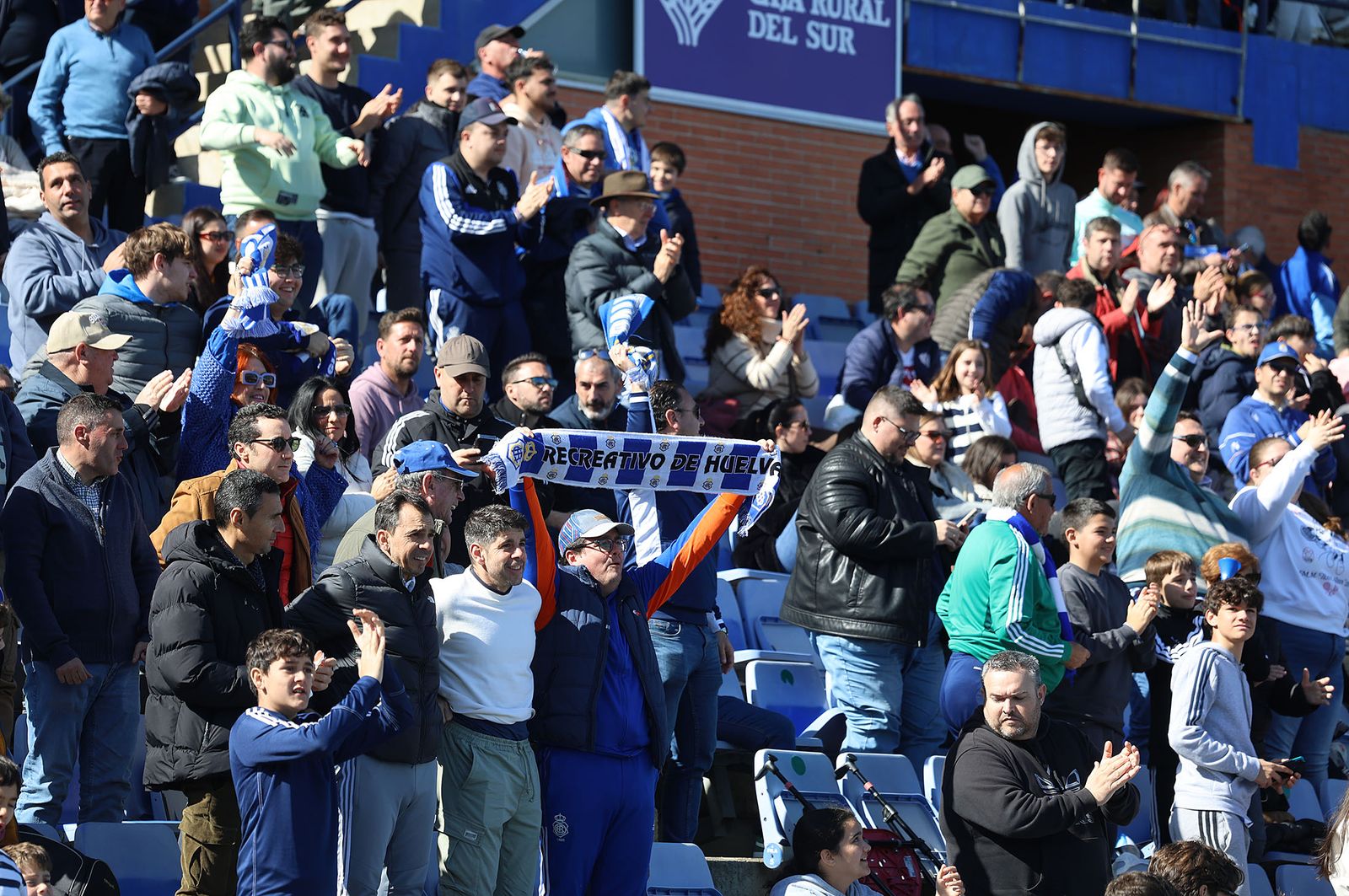 Búscate en las gradas del Nuevo Colombino en el Recre-Yeclano