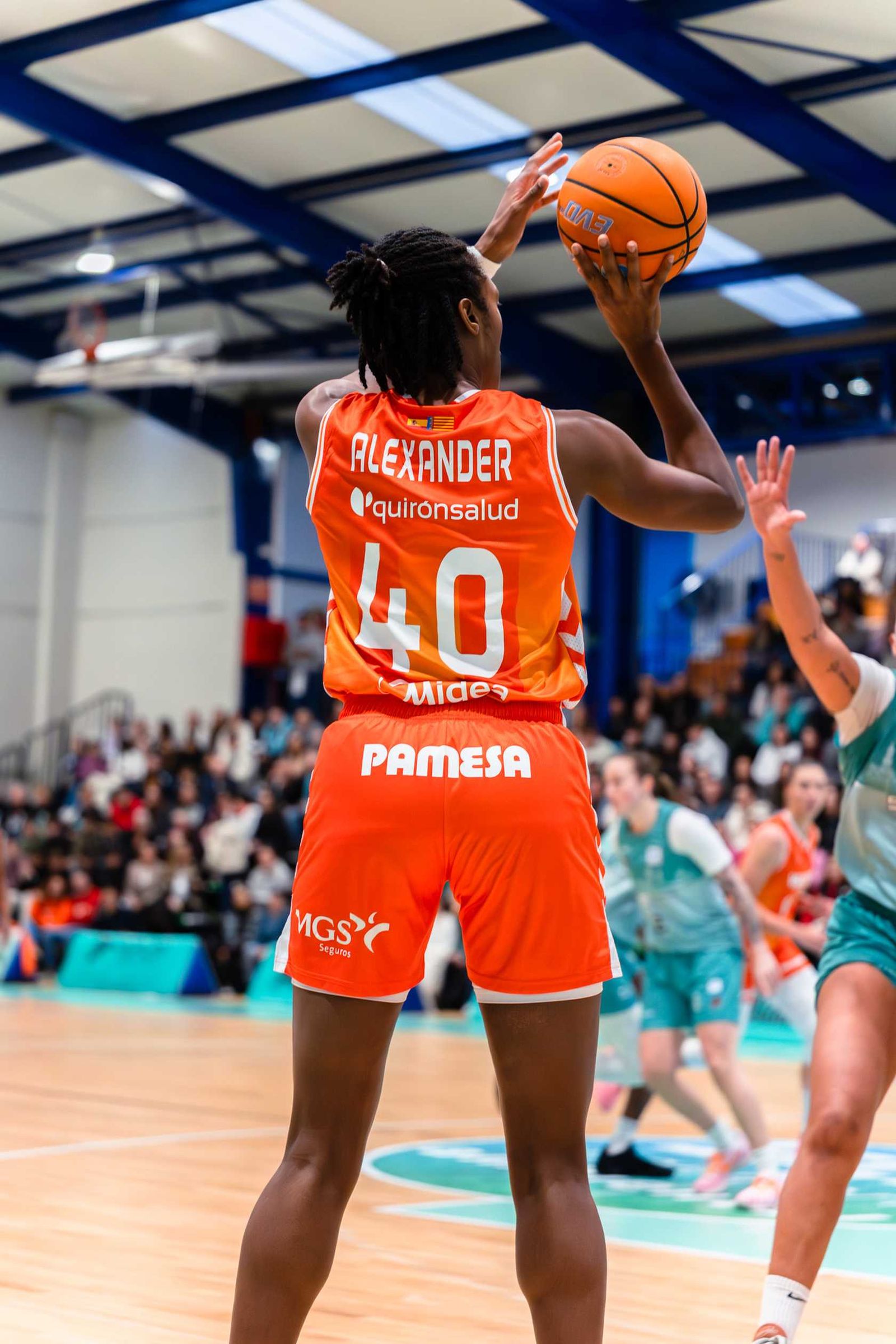 Apoteosis en Estepona; cae el campeón Valencia (67-66)