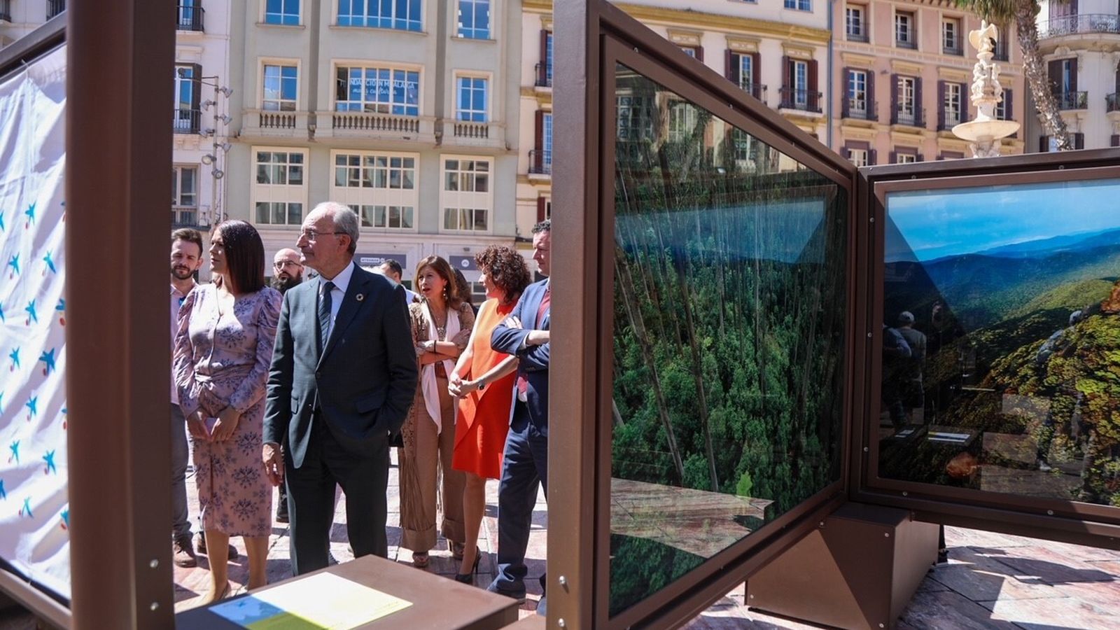 Losada y De la Torre en la inauguración de la muestra.
