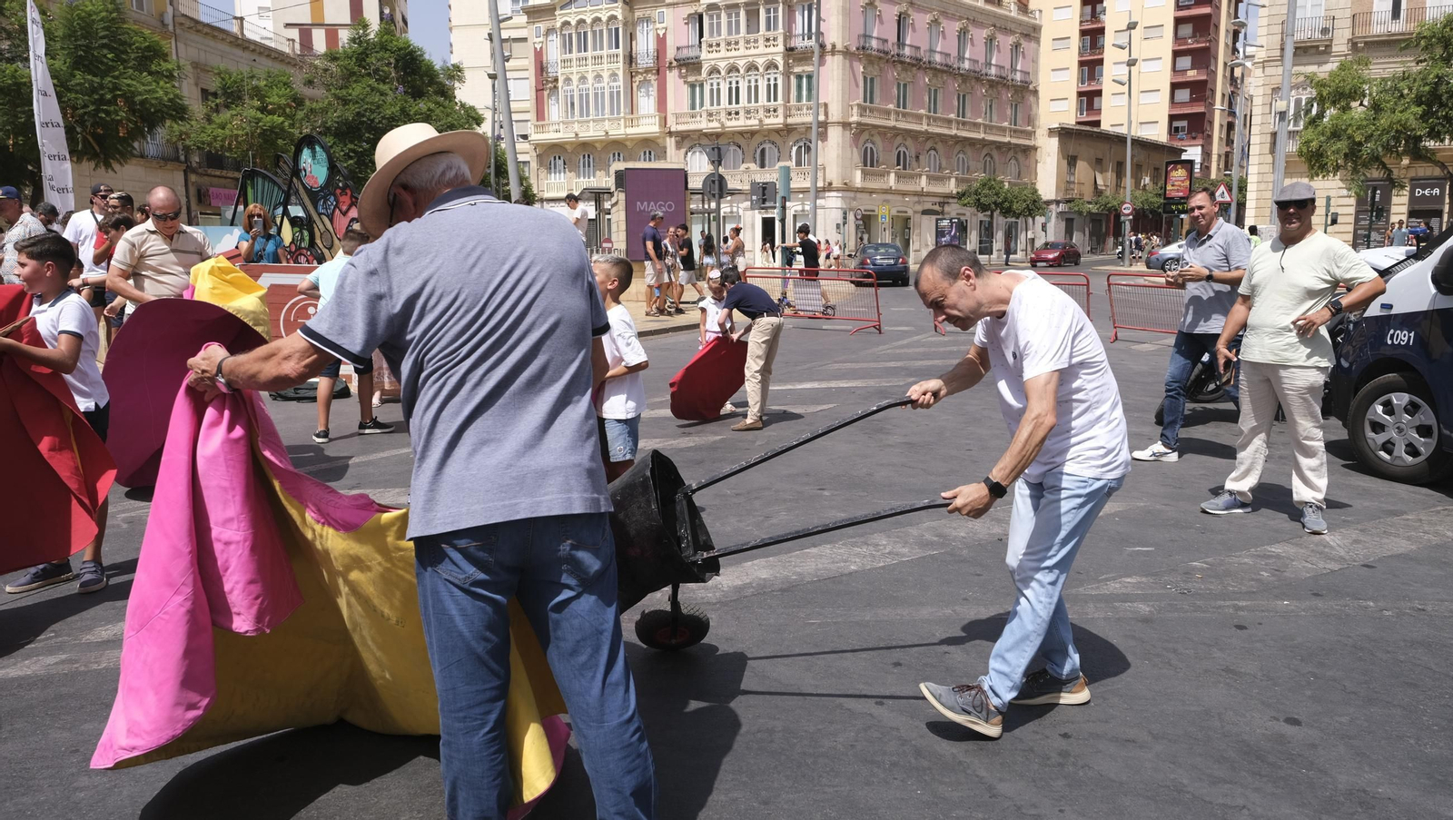 Exhibición de toreo de salón de la Escuela Taurina de Almería, en imágenes