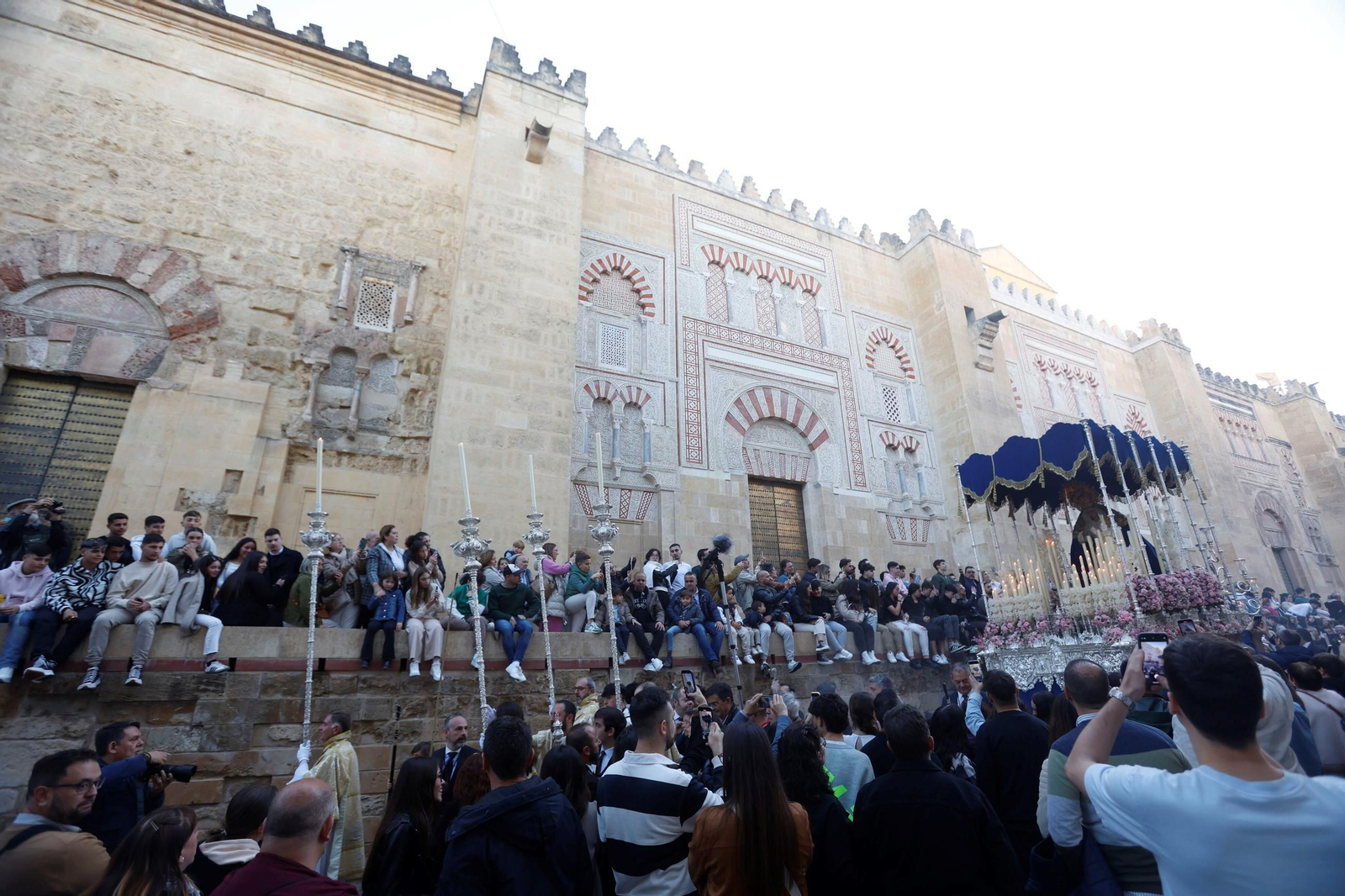 El traslado de la Estrella en este Sábado Santo de Córdoba, en imágenes