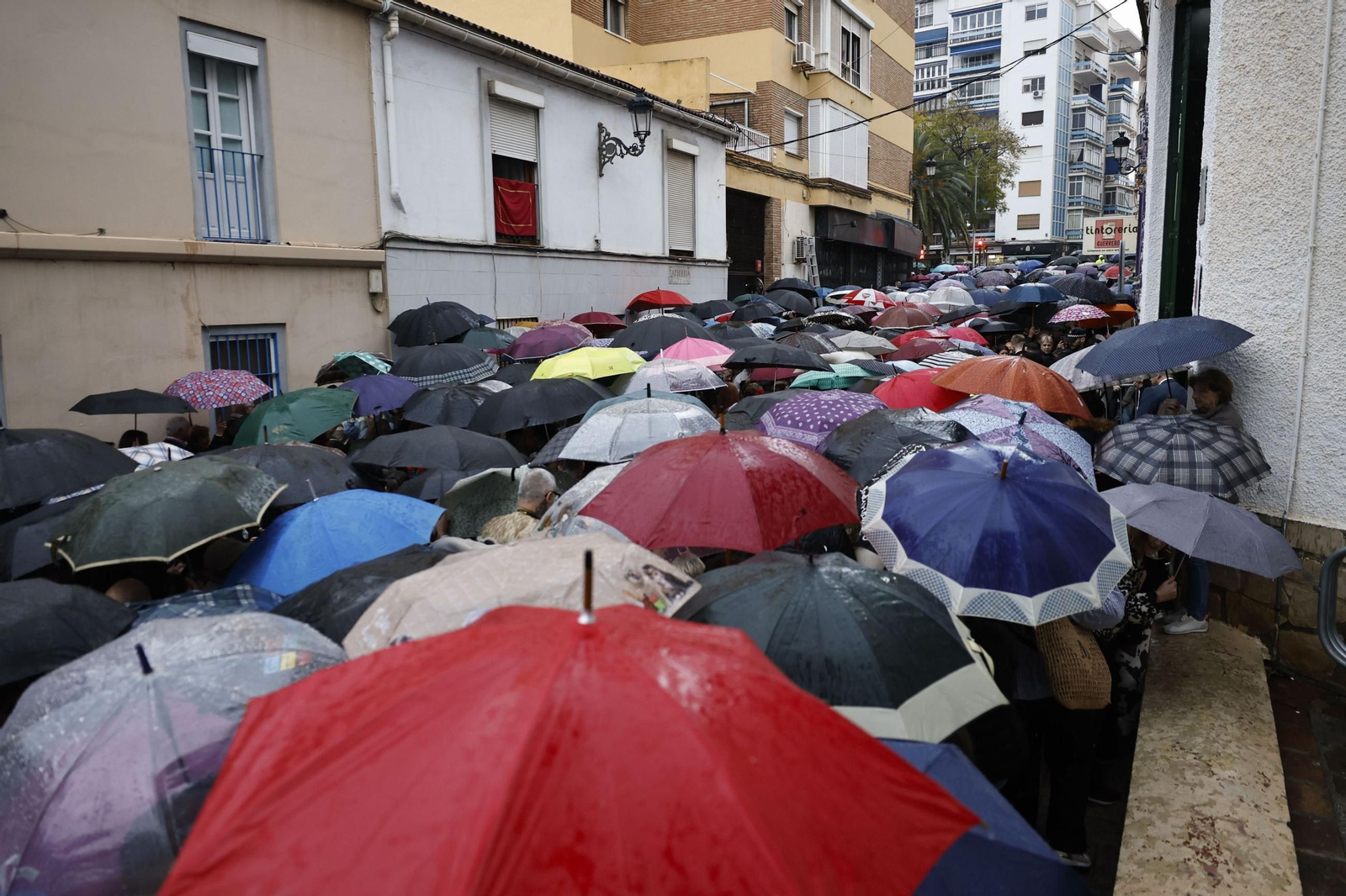 Encierro del Cautivo en su casa hermandad.