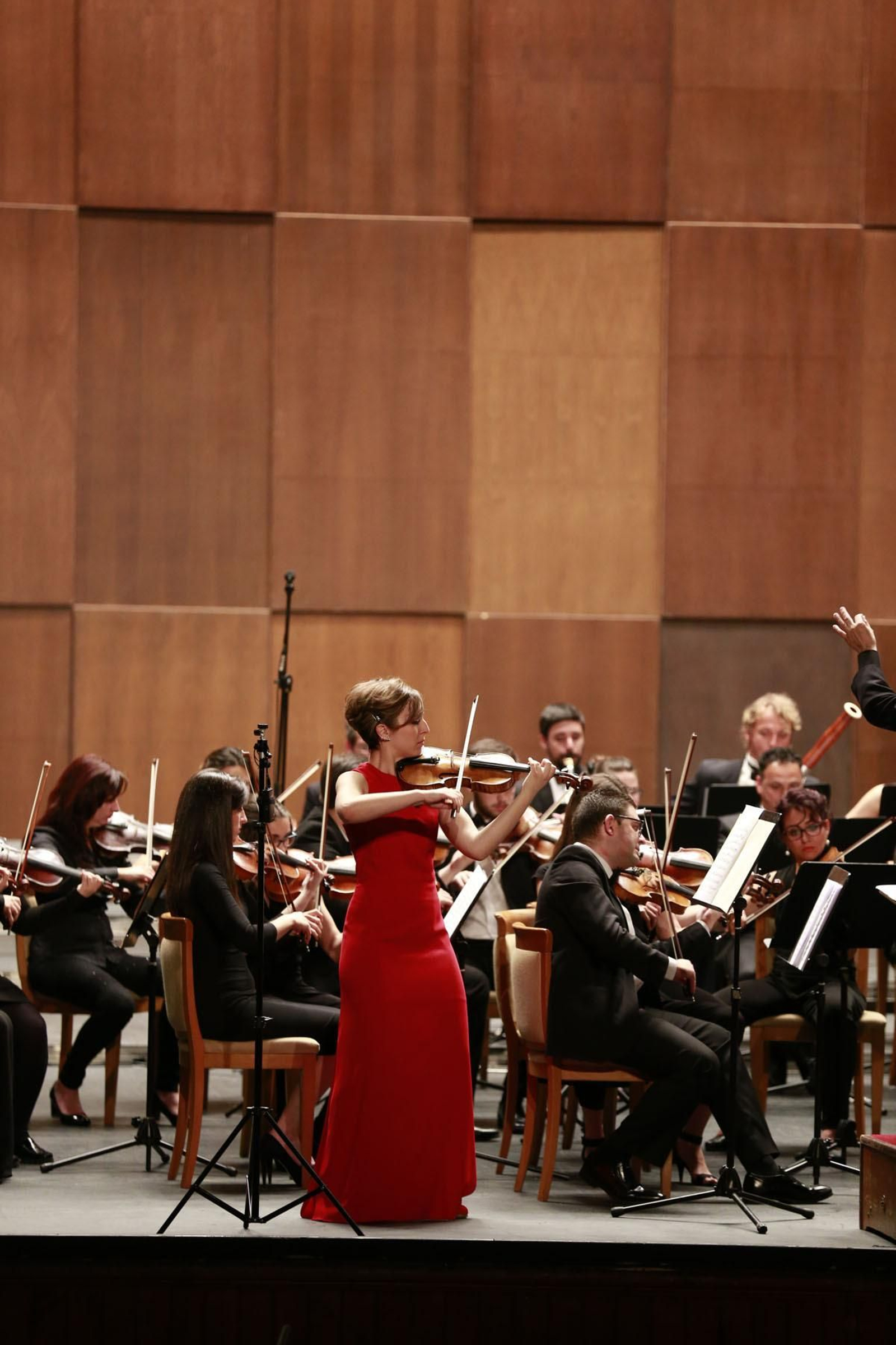La violinista gaditana Claudia Sansón, durante un concierto.