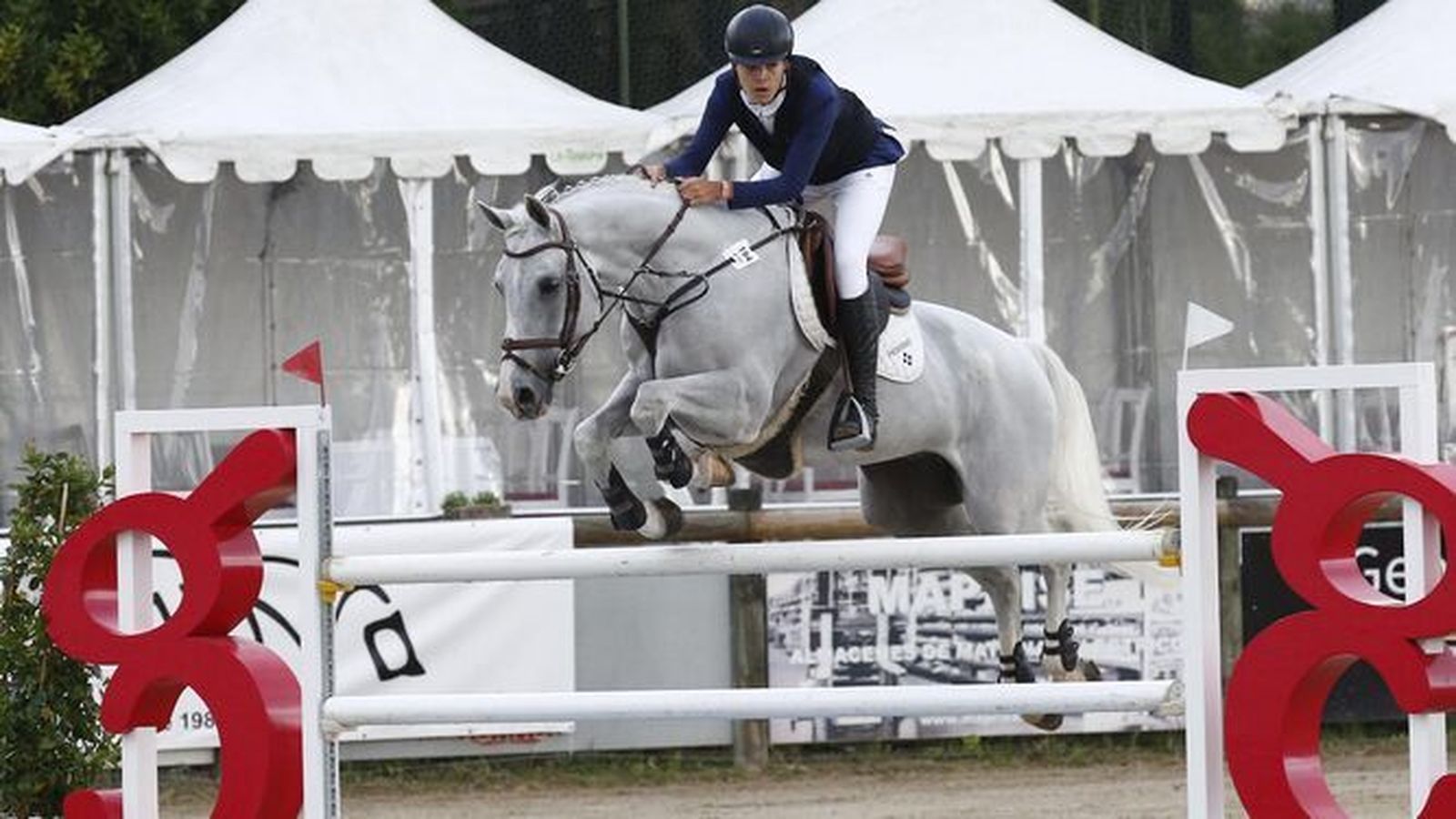 Jaime Astolfi salta un obstáculo en la Ruta de Otoño.