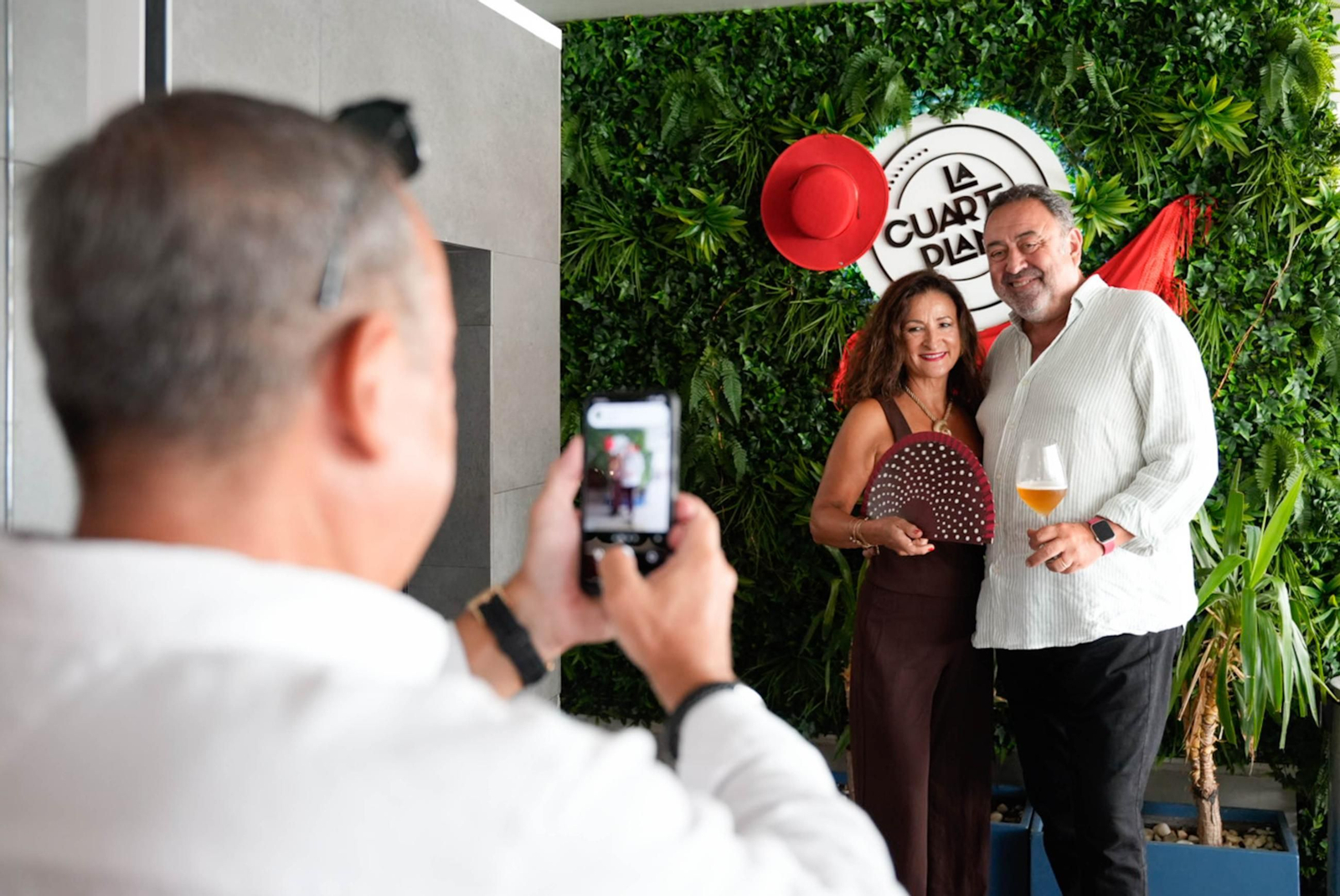 Los almerienses disfrutan del miércoles en la feria de día