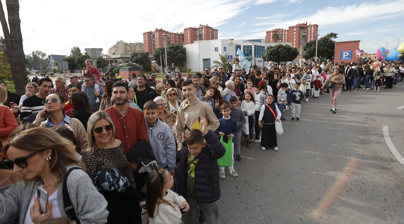 Fotos de la cabalgata de Reyes Magos 2025 en La Línea