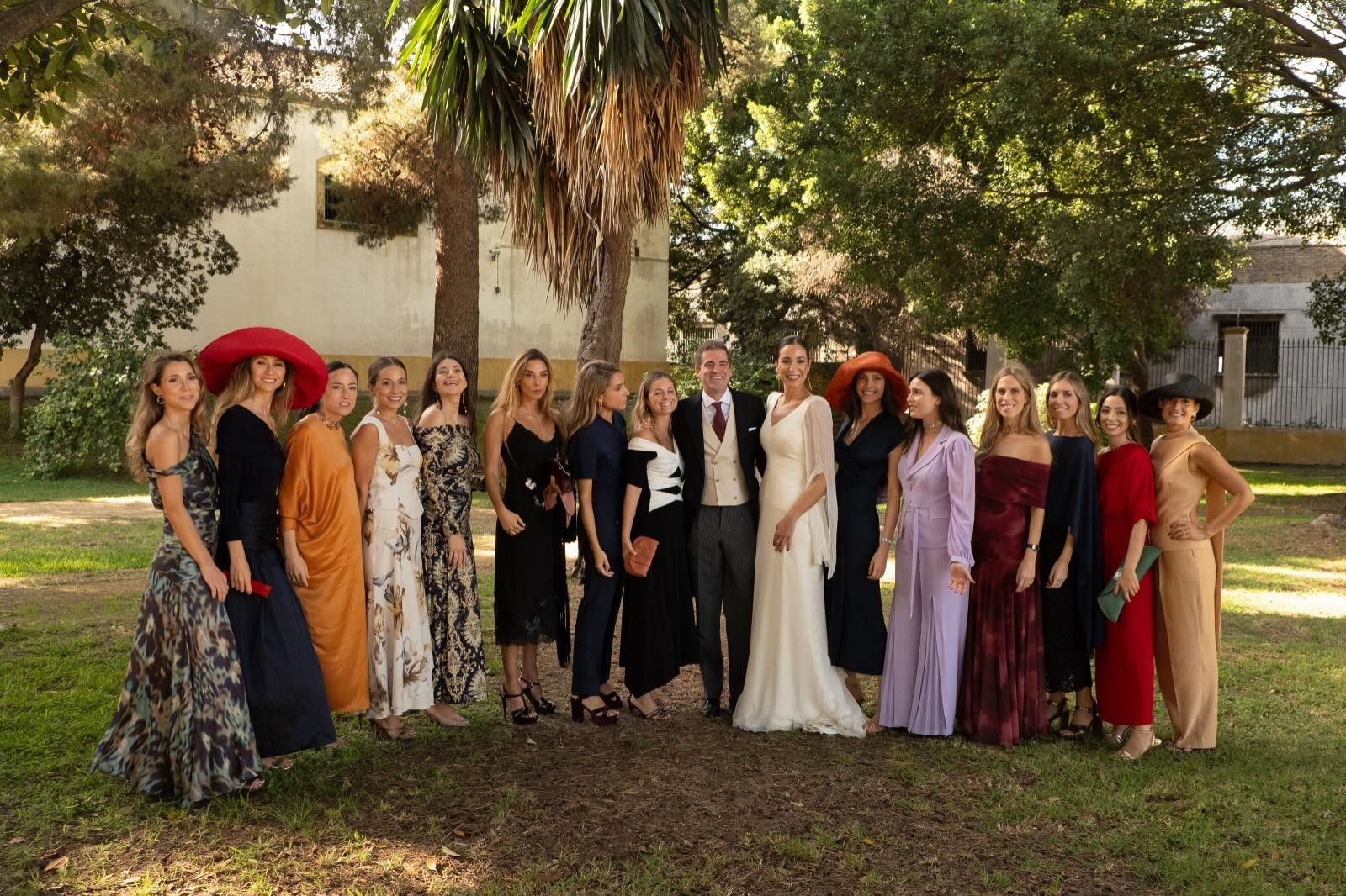 El nuevo matrimonio con Victoria Taifeller, Esperanza Gross, Laura Llanos, Esther Vázquez, Alejandra de Andrés, Teresa Martínez de Lara, Ana García-Ferrer, Elena Saiz, Charo Marqués, Sonsoles García, Mariam Ormas, Marisol de Bedoya, Laura Caparros y  Mónica Arenas.