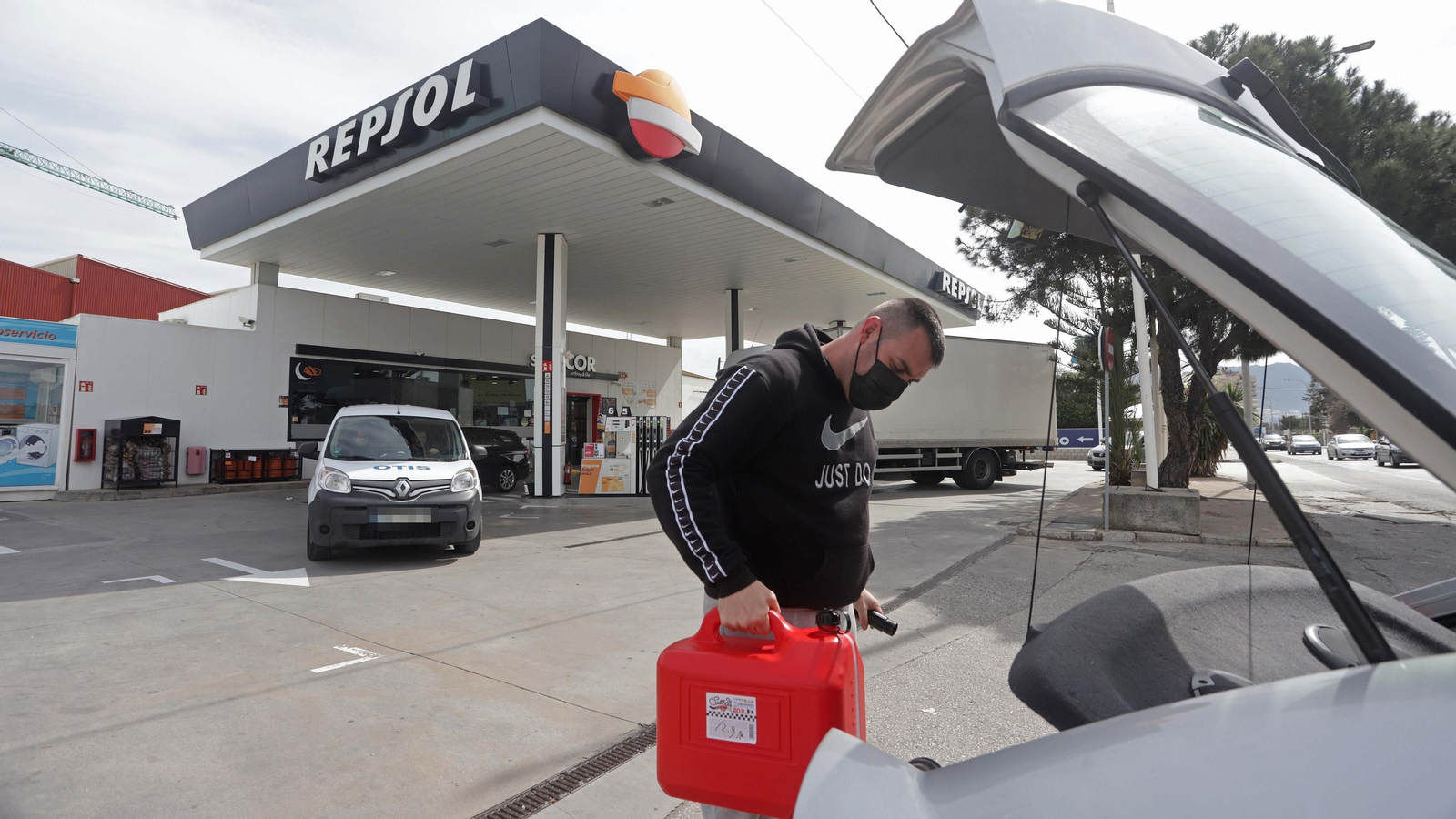 Fotos de colas en las gasolineras del Campo de Gibraltar