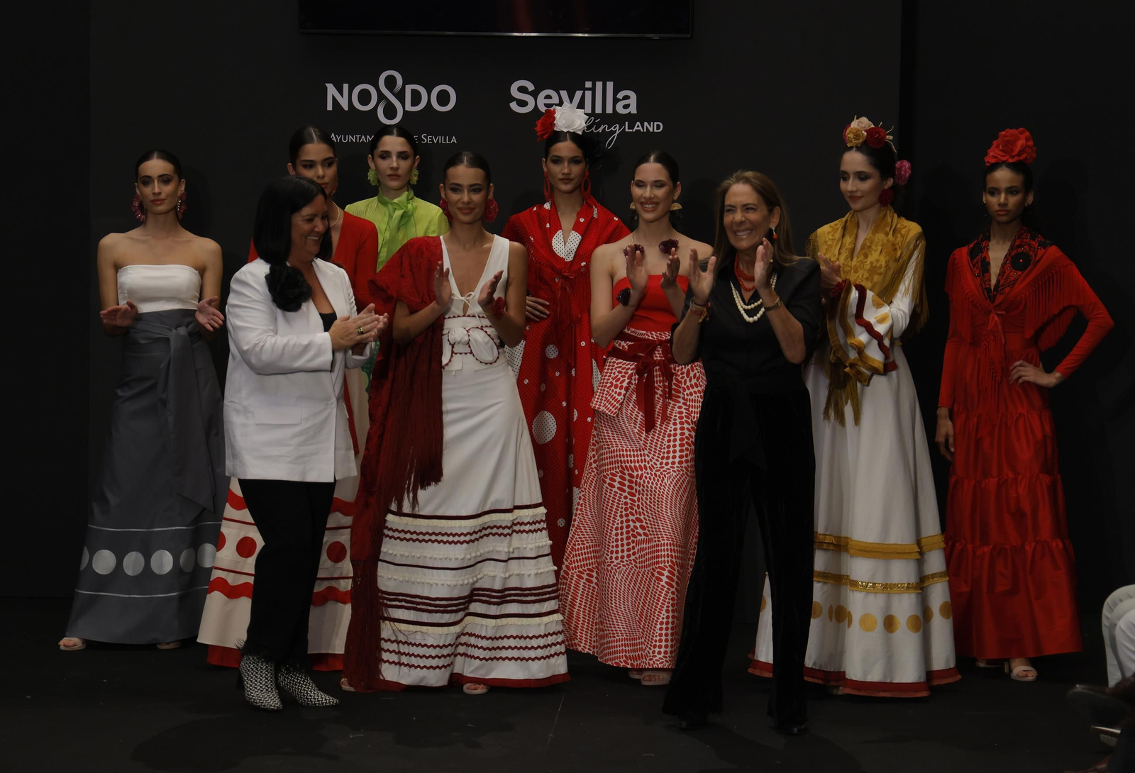 Emprende Lunares, el desfile de moda flamenca de DN Flamenca, que anticipa la Feria de Abril: todas las fotos.