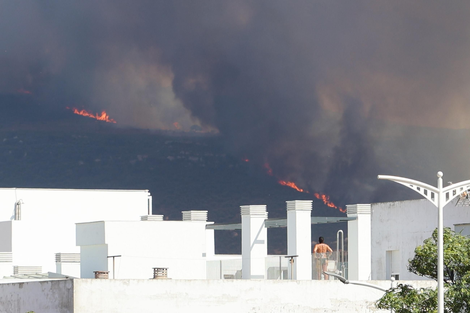 Incendio en la Sierra de la PLata, en Tarifa.
