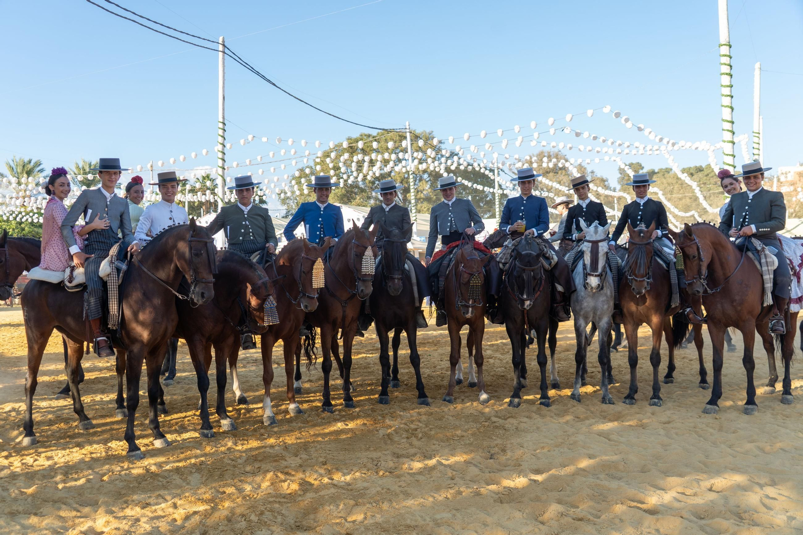 Imágenes del ambiente nocturno del 11 de octubre en la Feria del Caballo 2025