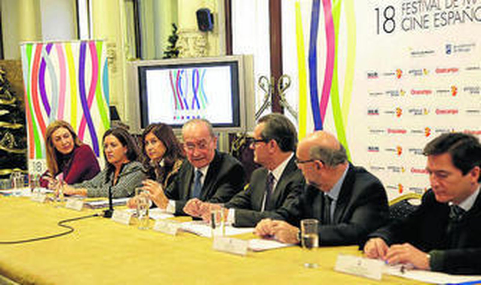 De la Torre y Vigar, con el resto de participantes, ayer, en la presentación.