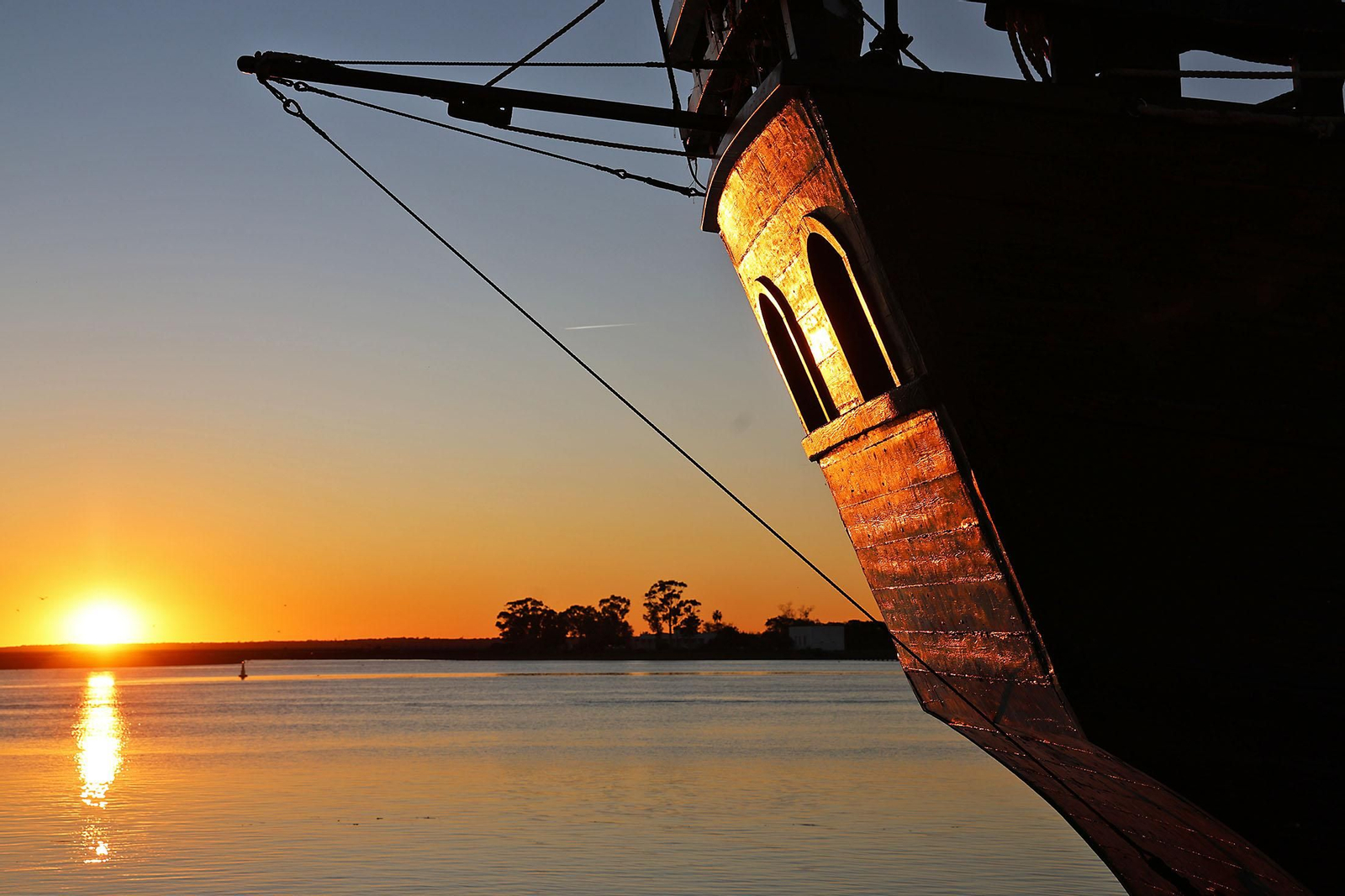 Imágenes de la Nao Victoria en el muelle de Levante