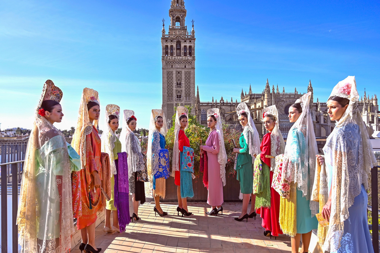 La revisión de la mantilla blanca, todas las imágenes