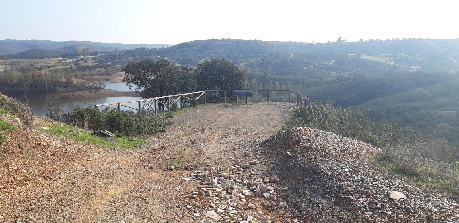 Llegada al mirador del embalse del Agrio.