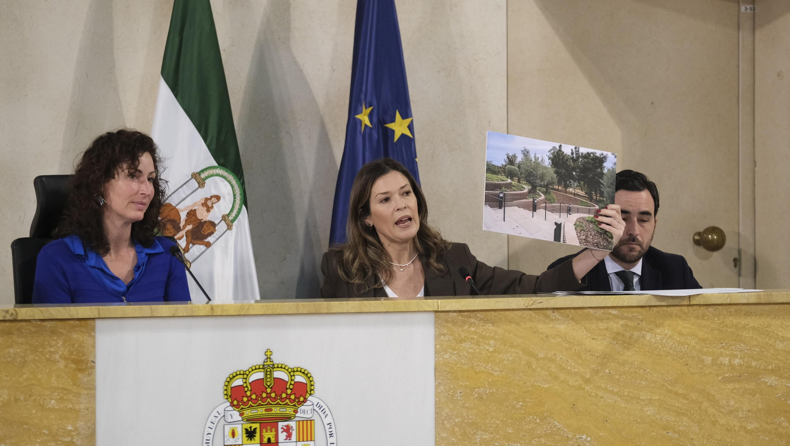 Imágenes del Pleno del Ayuntamiento de Almería sobre el estado de la Ciudad