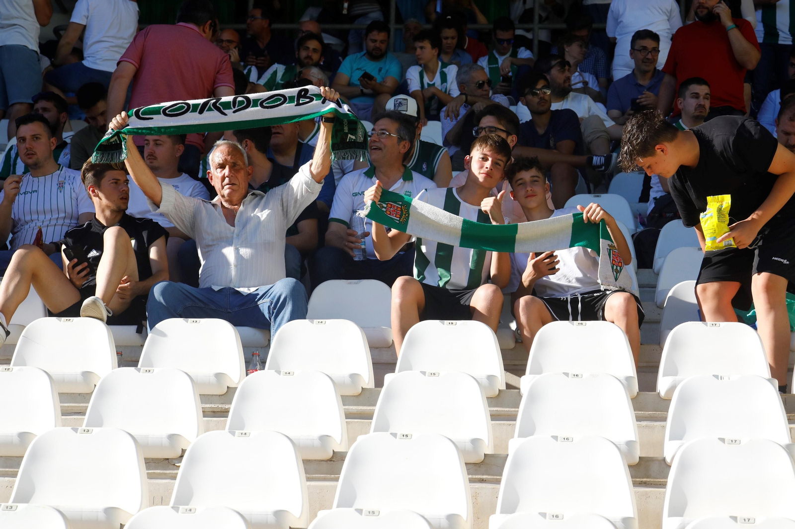 Las mejores fotos del ambiente en El Arcángel en el Córdoba CF - Alcorcón Las mejores fotos del ambiente en El Arcángel en el Córdoba CF - Alcorcón