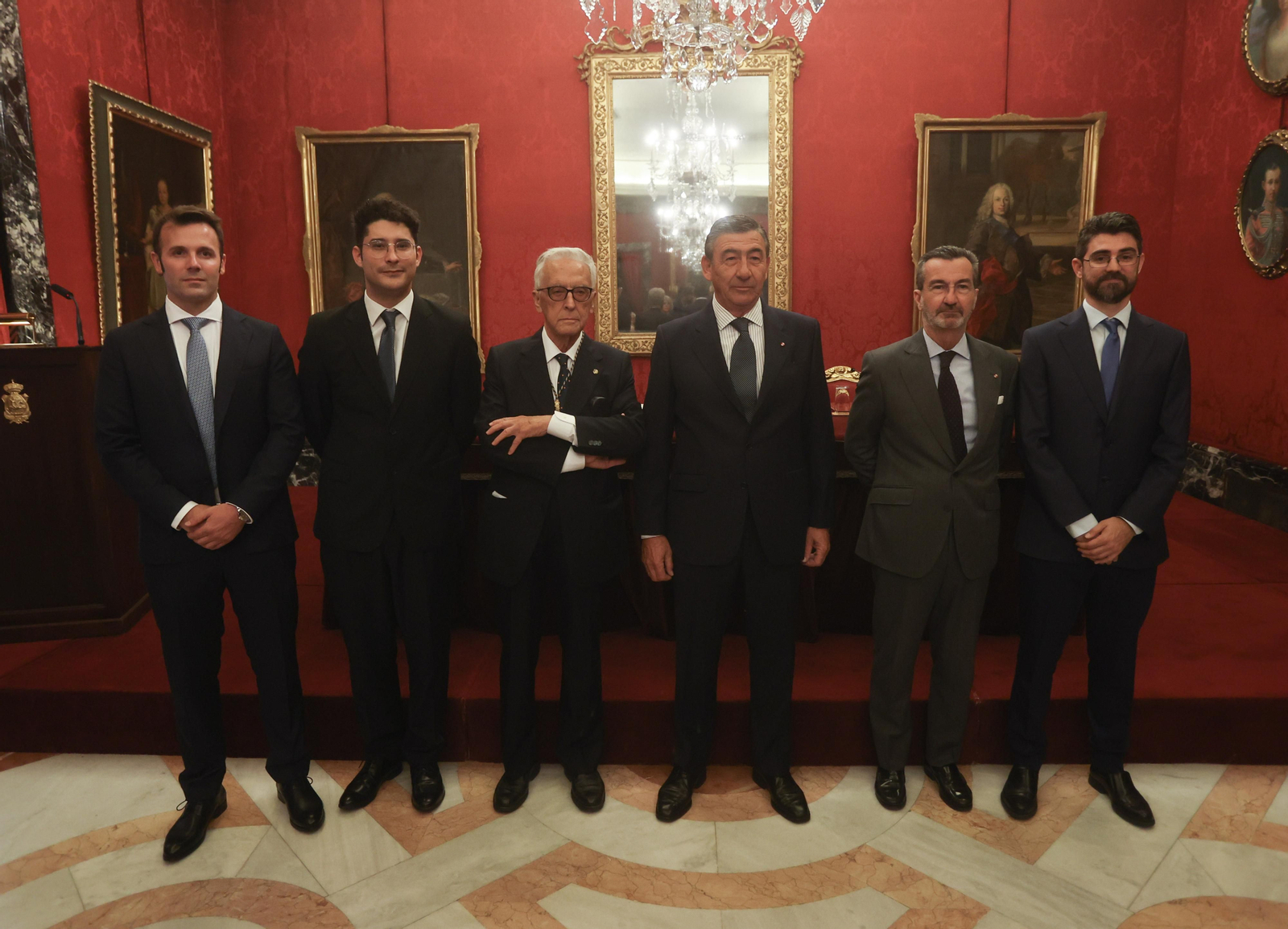 Los premiados junto a Santiago de León y Domecq y José Luis de Justo, entre otros.